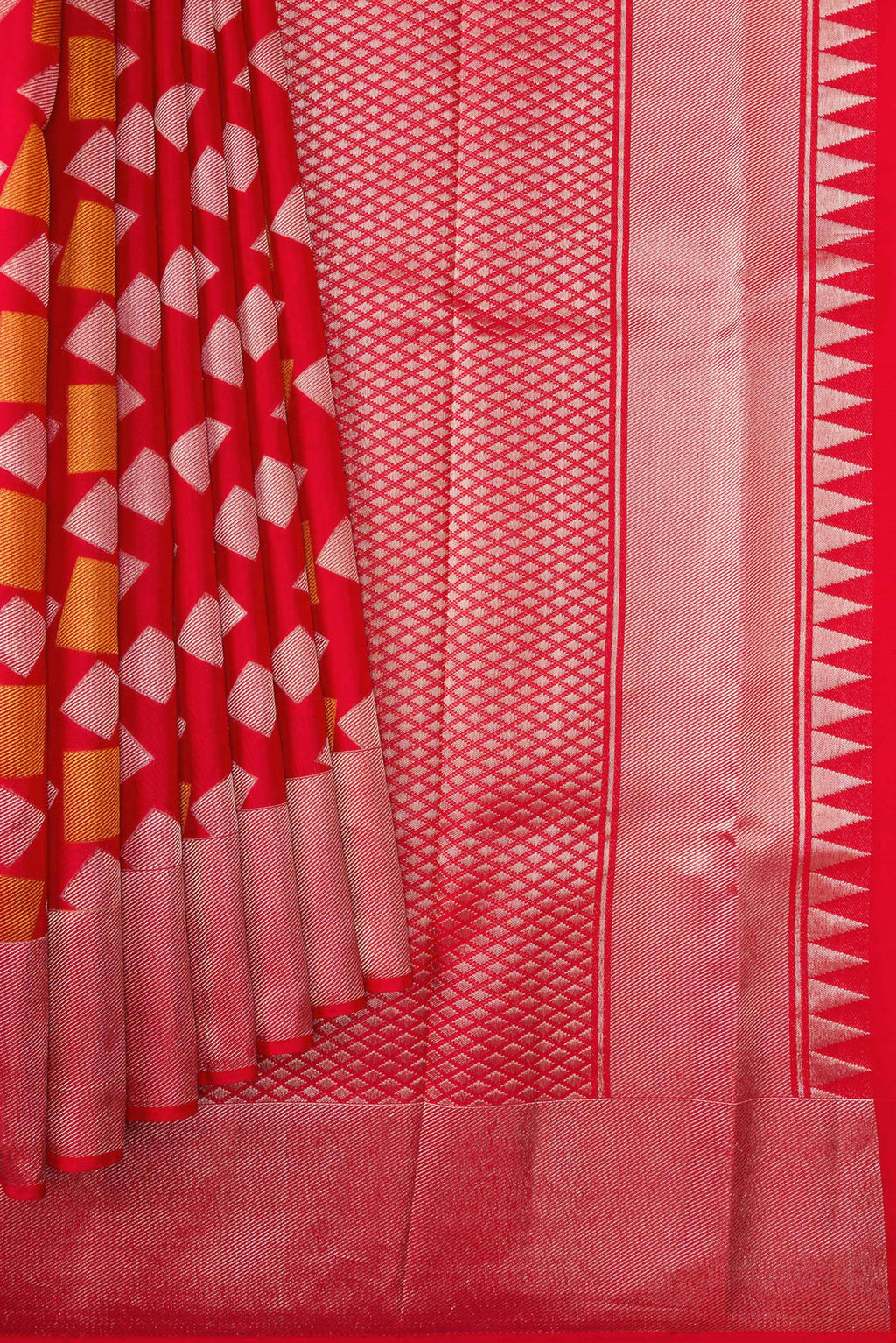 Pleats and pallu of Red Dual Tone Kanchipuram Silk Saree with Zari Brocade on the body and Zari Border. 