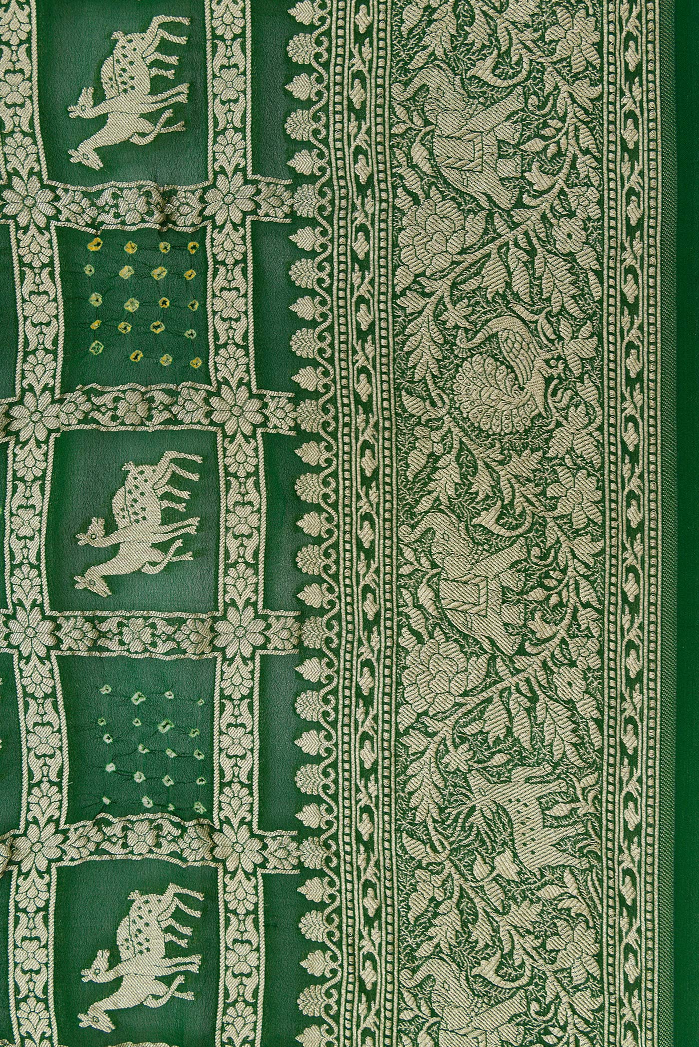 Border image of Bottle Green Dual Tone Banarasi Georgette Saree with Zari Brocade on the body and Zari Border. 