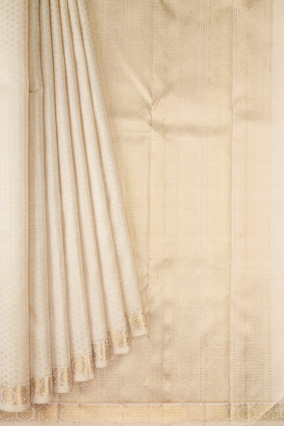 Pleats and pallu of Pure Silk Pure Zari Off White Dual Tone Kanjivaram Saree with Zari Brocade on the body and Zari Border. 