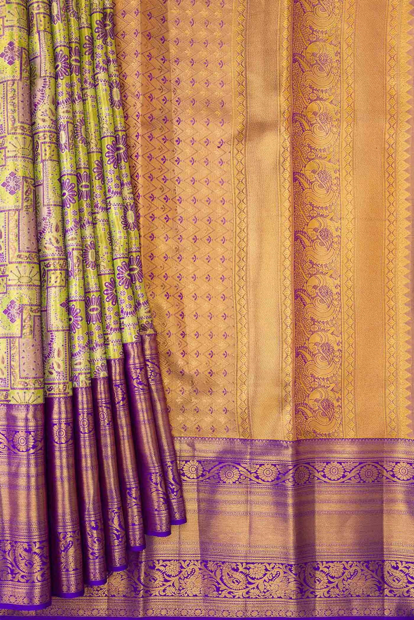 Pleats and pallu of Green Dual Tone Kanchipuram Tissue Silk Saree with Zari Brocade on the body and Zari Border. 