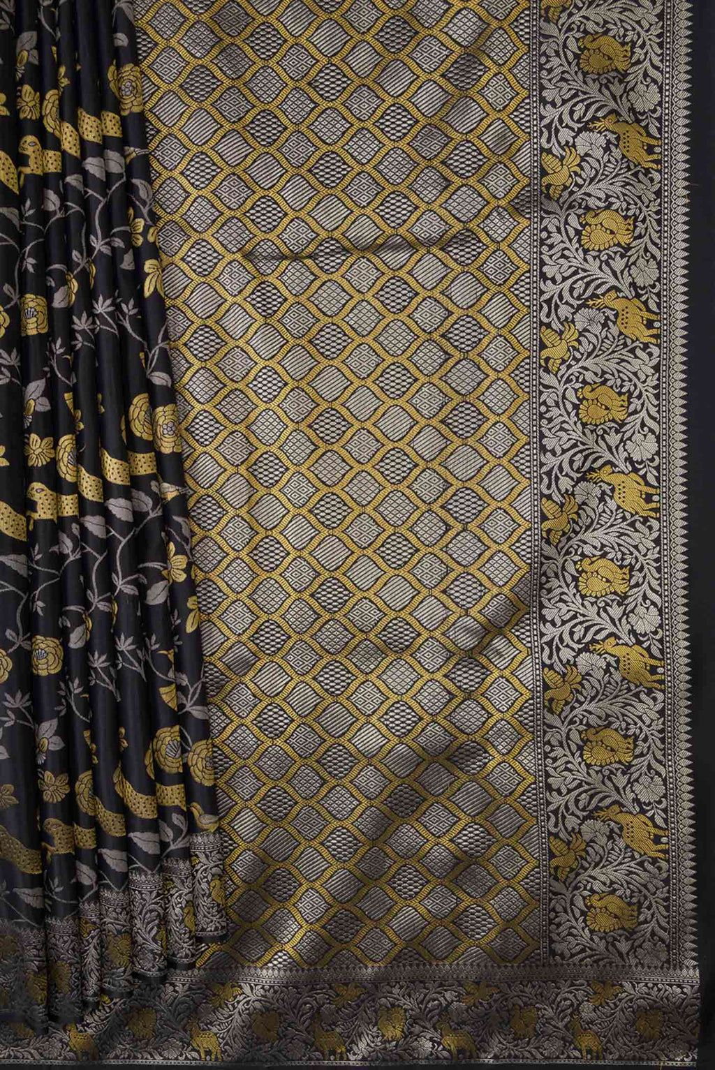 Pleats and pallu of Black Dual Tone Kanchipuram Silk Saree with Zari Brocade on the body and Zari Border
