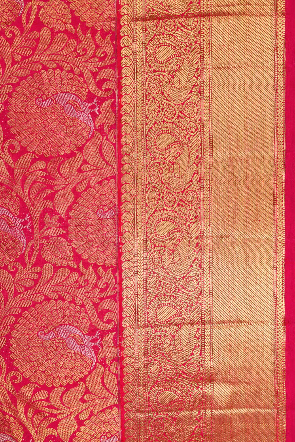 Border image of Pure Silk Pure Zari Dark Pink Dual Tone Kanjivaram Saree with Zari Brocade on the body and Zari Border. 