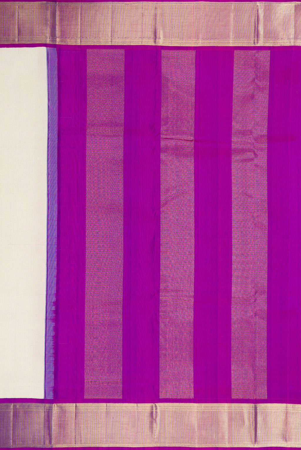 Close up image of the pallu of Pure Silk Pure Zari Off White Dual Tone Kanchipuram Nine Yards Saree with Zari Brocade on the body and Zari Border. 