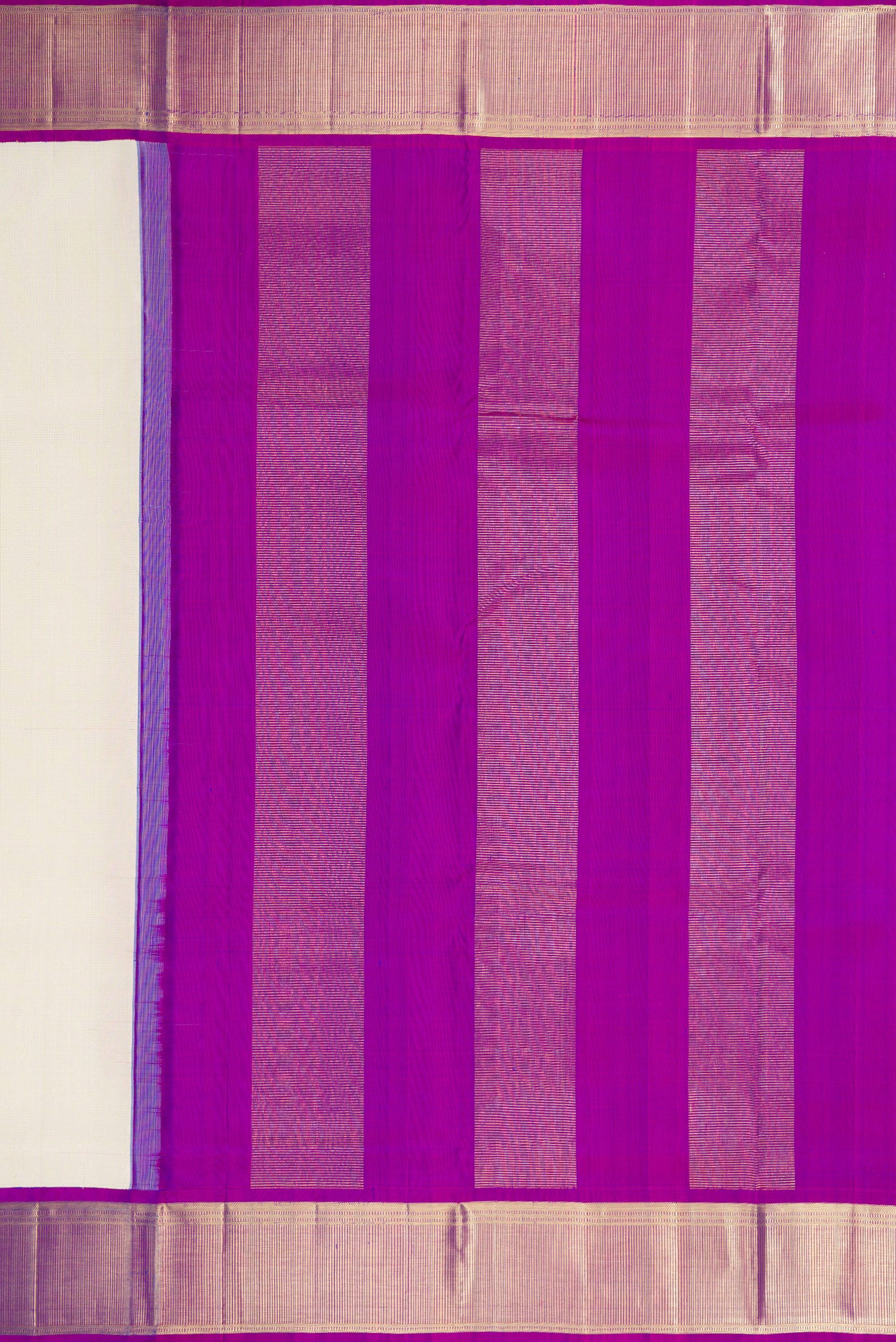 Close up image of the pallu of Pure Silk Pure Zari Off White Dual Tone Kanchipuram Nine Yards Saree with Zari Brocade on the body and Zari Border. 