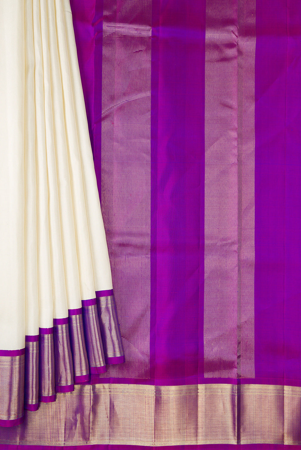 Pleats and pallu of Pure Silk Pure Zari Off White Dual Tone Kanchipuram Nine Yards Saree with Zari Brocade on the body and Zari Border. 