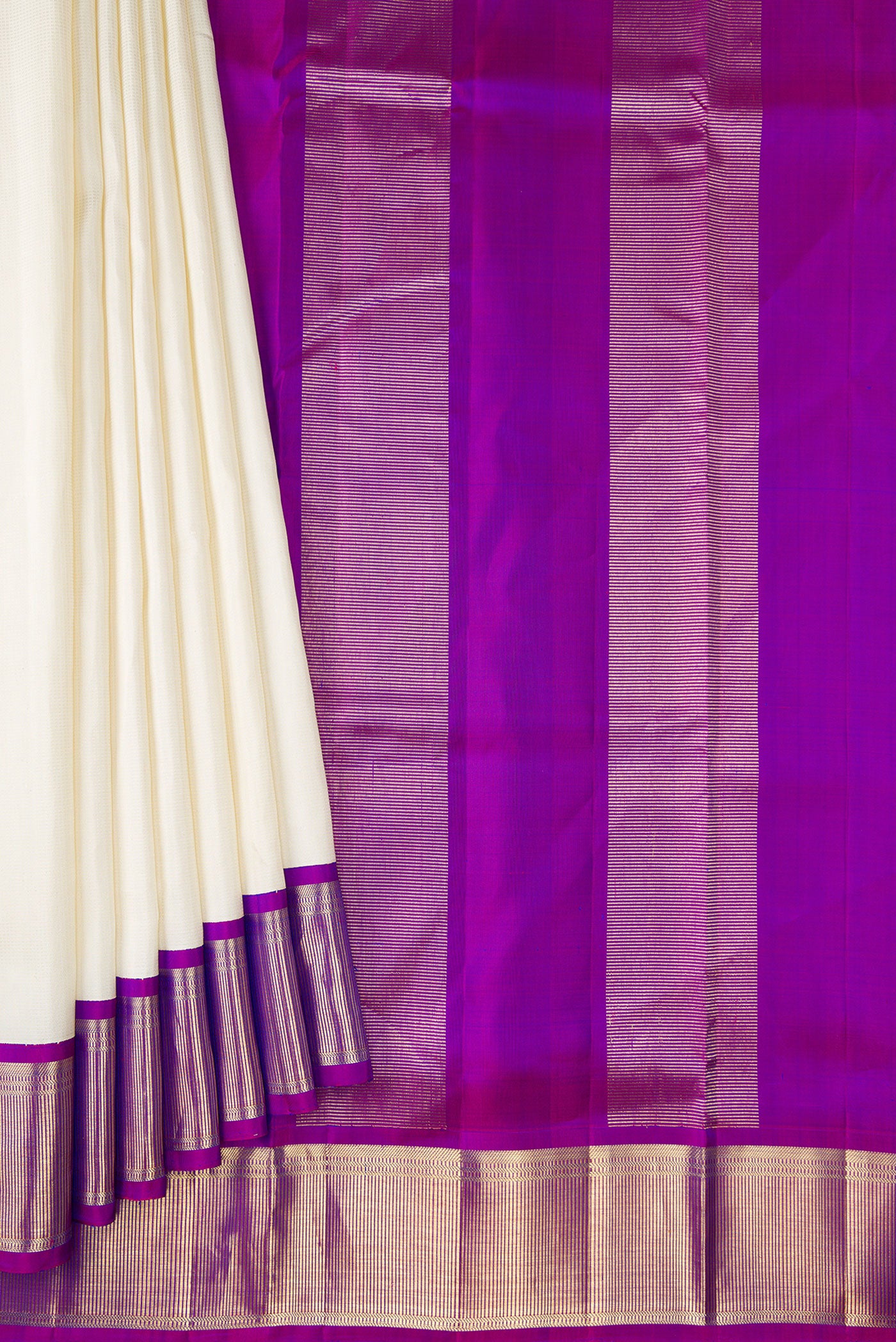 Pleats and pallu of Pure Silk Pure Zari Off White Dual Tone Kanchipuram Nine Yards Saree with Zari Brocade on the body and Zari Border. 