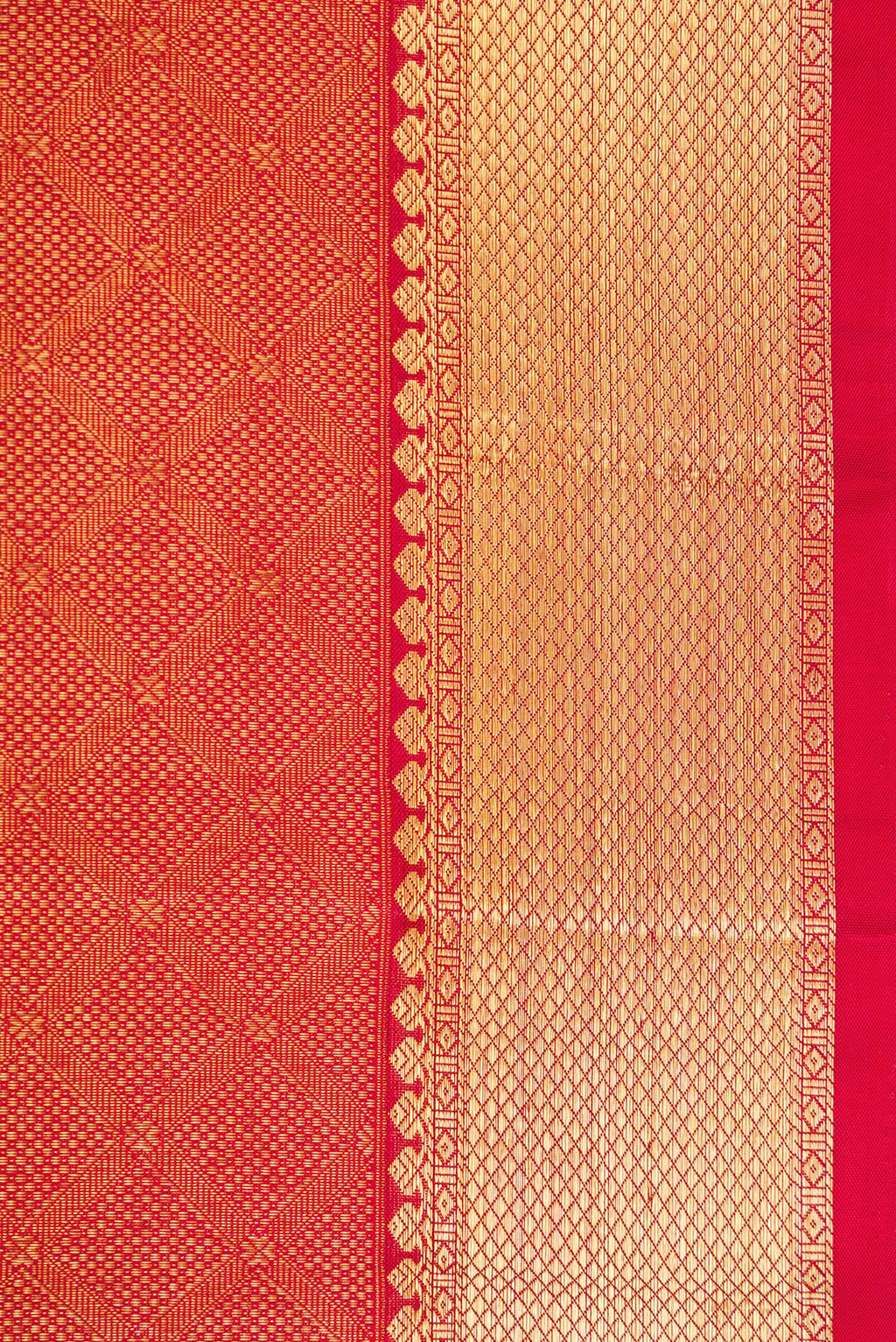 Border image of Maroon Dual Tone Kanchipuram Silk Saree with Zari Brocade on the body and Zari Border. 
