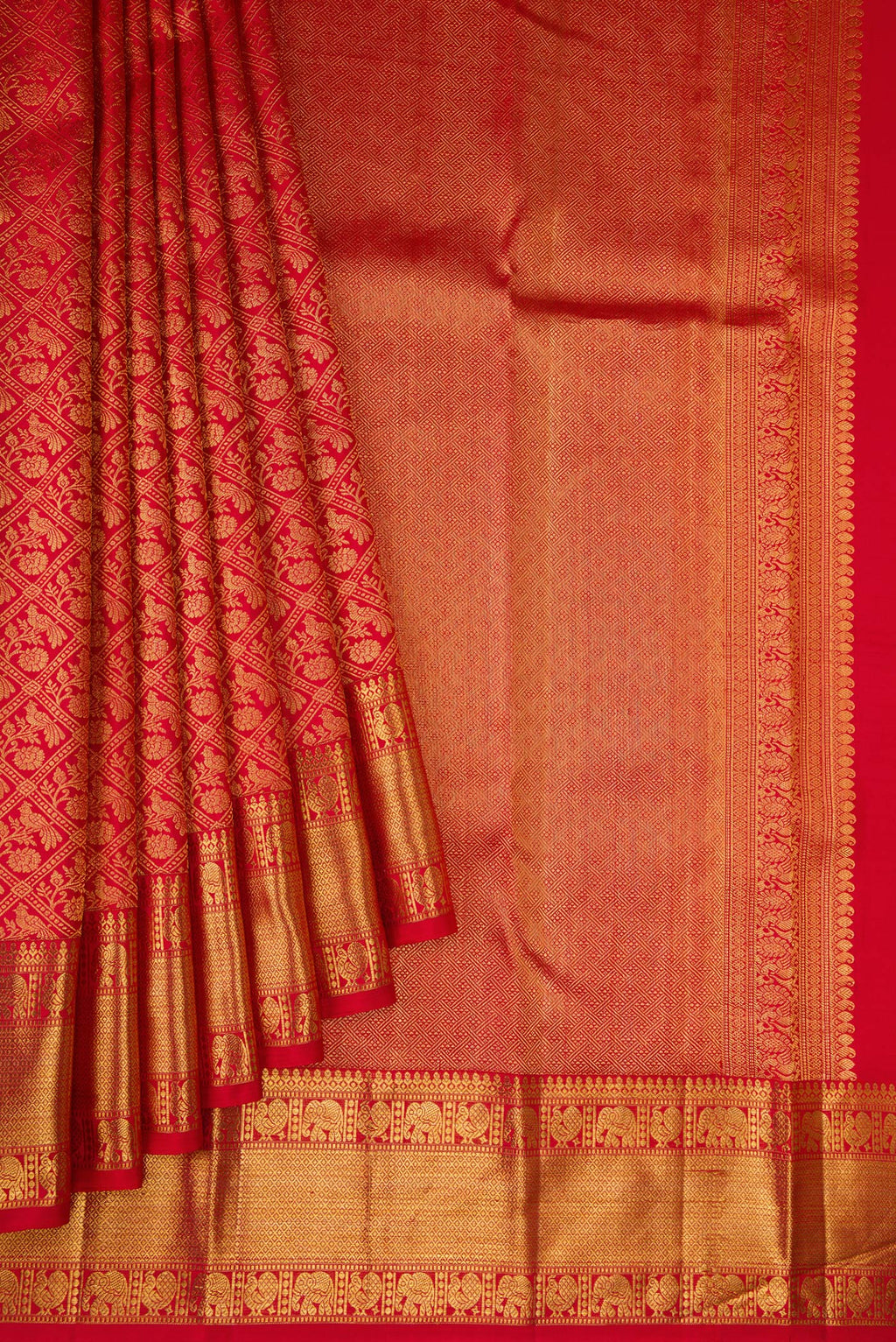 Pleats and pallu of Red Dual Tone Kanchipuram Silk Saree with Zari Brocade on the body and Zari Border. 
