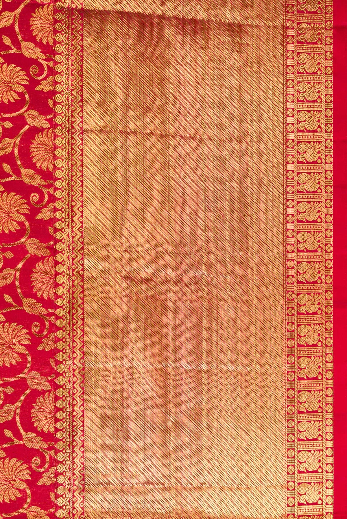 Border image of Maroon Dual Tone Kanchipuram Silk Saree with Zari Brocade on the body and Zari Border. 