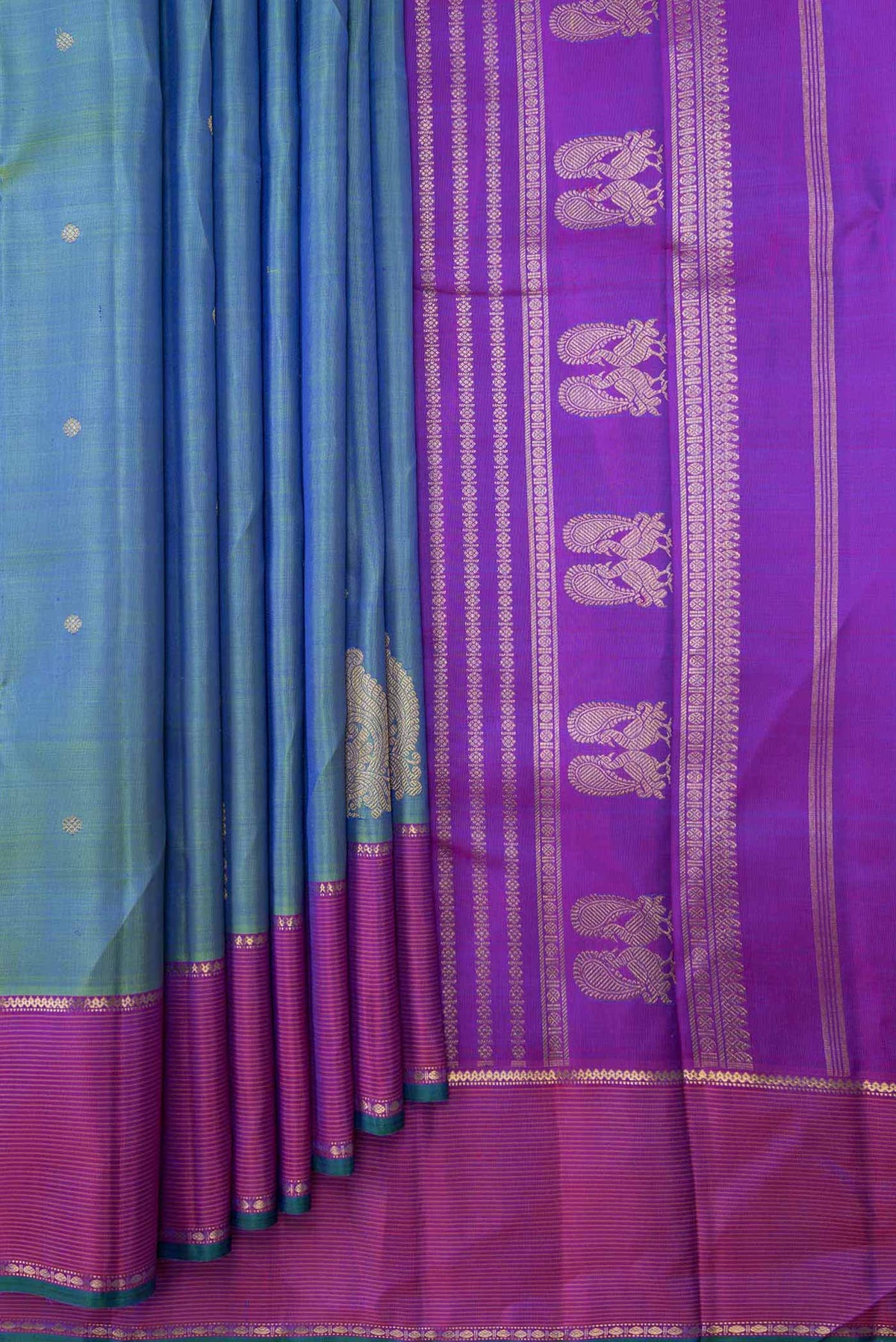 Pleats and pallu of Green Dual Tone Kanchipuram Silk Saree with Zari Butta on the body and Zari Border