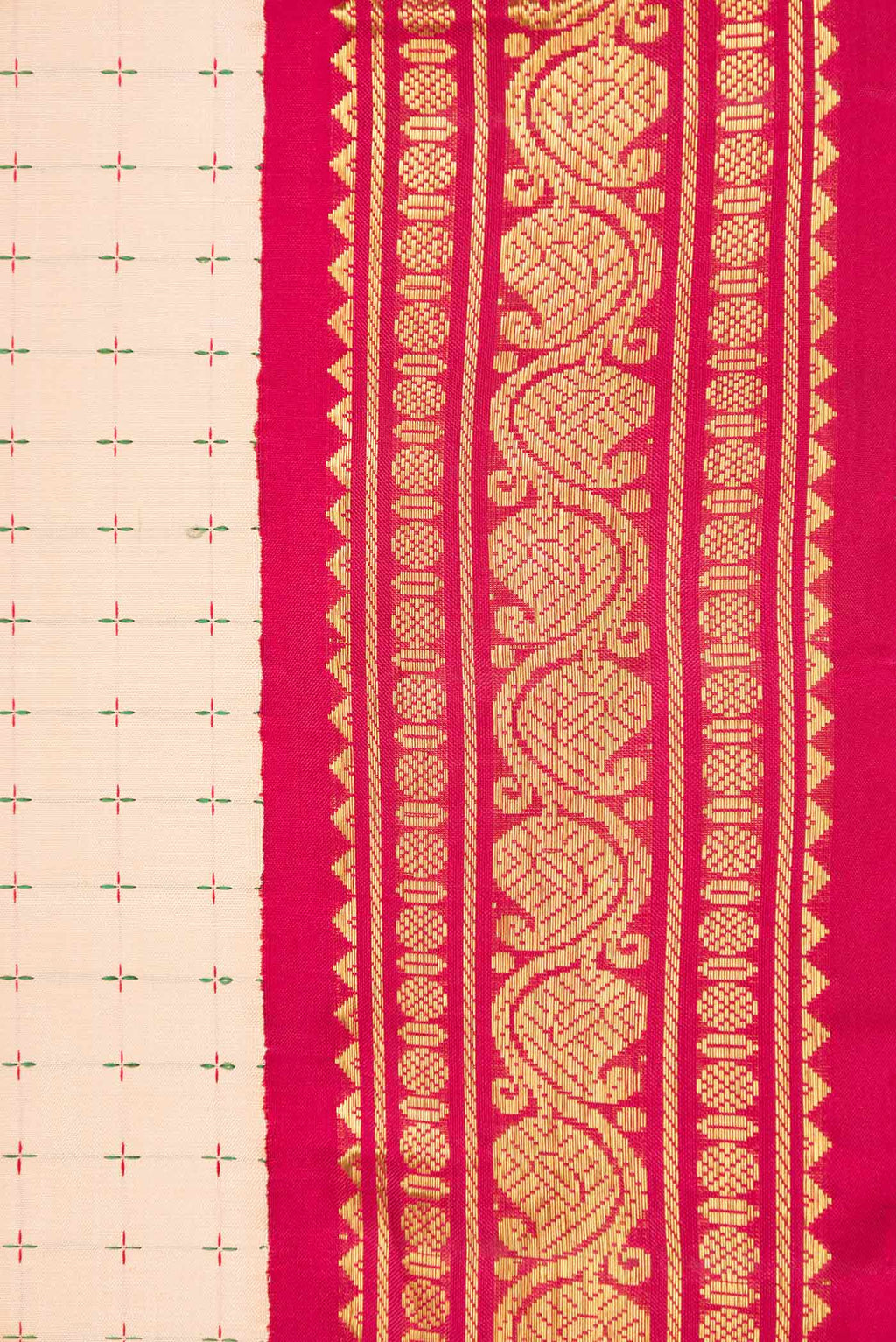 Border image of Golden Peach Dual Tone Kanchipuram Silk Saree with Checked design on the body and Ganga Jamuna Border