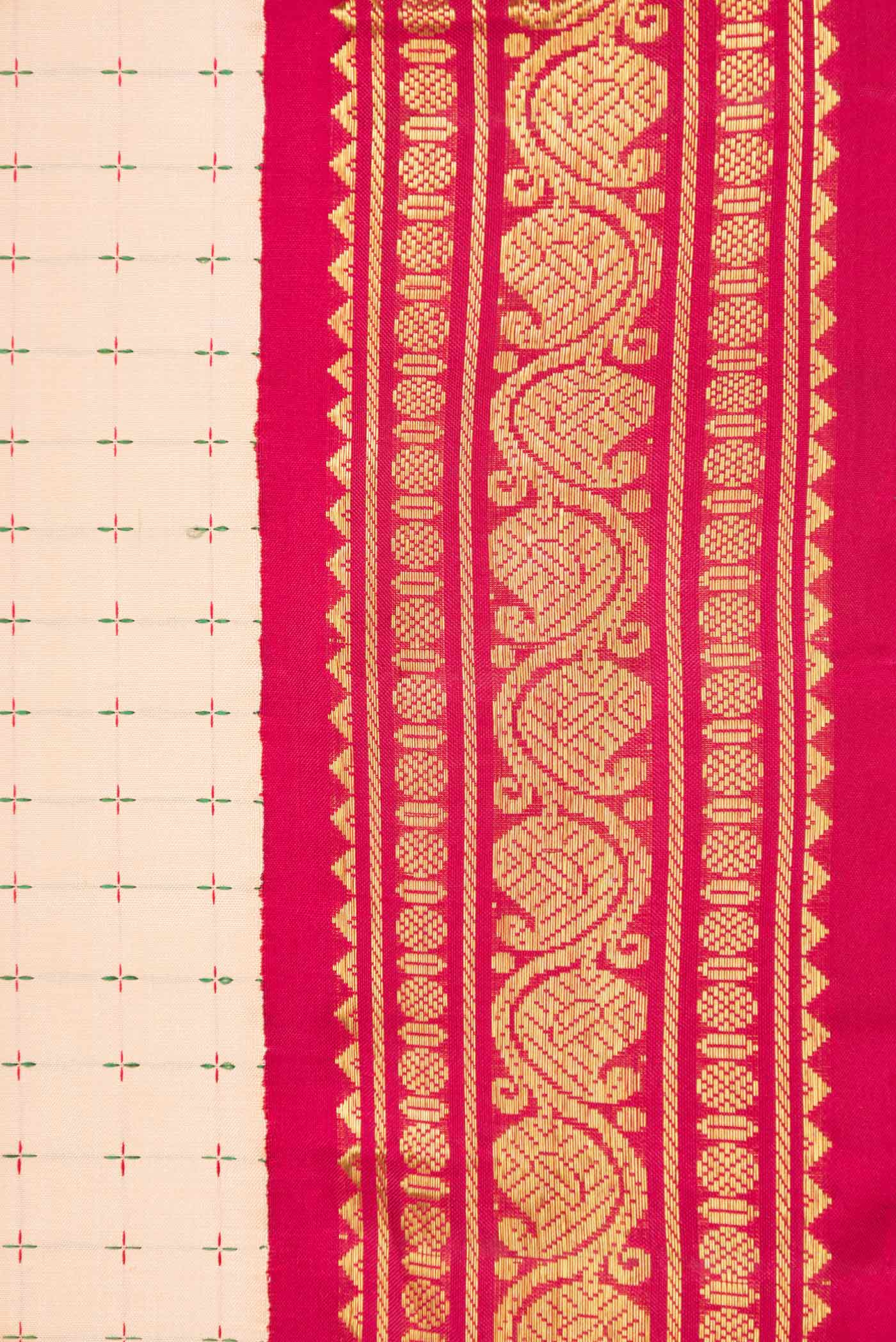 Border image of Golden Peach Dual Tone Kanchipuram Silk Saree with Checked design on the body and Ganga Jamuna Border
