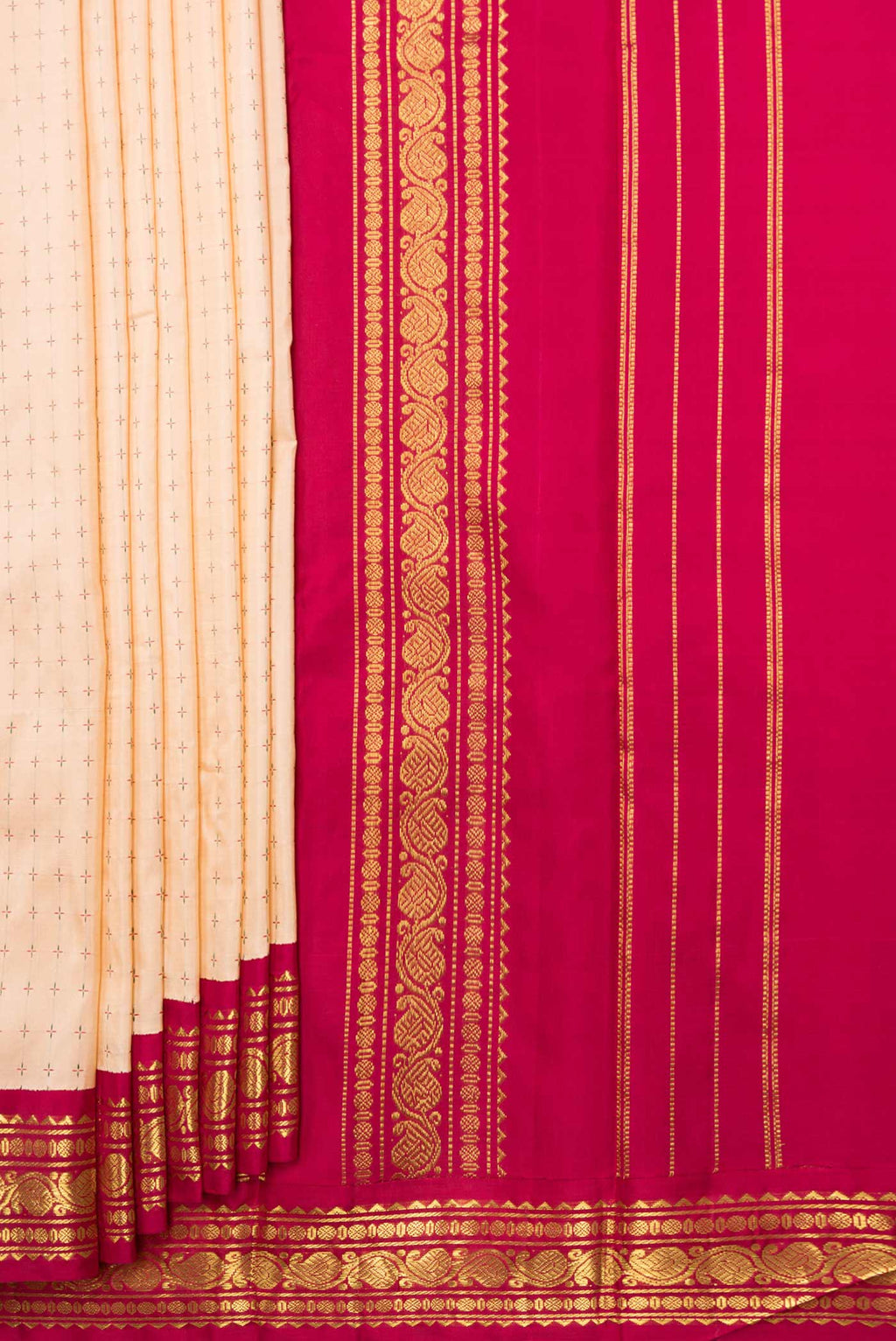 Pleats and pallu of Golden Peach Dual Tone Kanchipuram Silk Saree with Checked design on the body and Ganga Jamuna Border