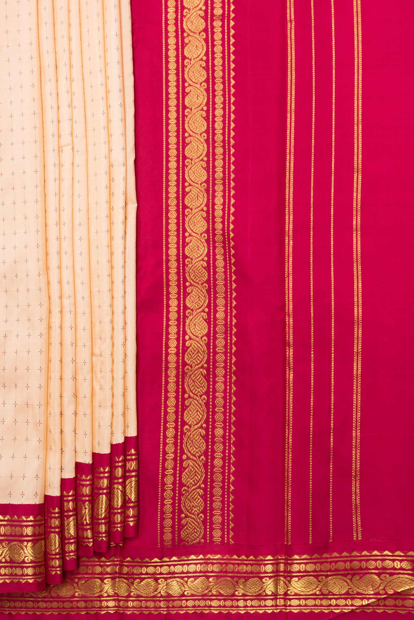 Pleats and pallu of Golden Peach Dual Tone Kanchipuram Silk Saree with Checked design on the body and Ganga Jamuna Border