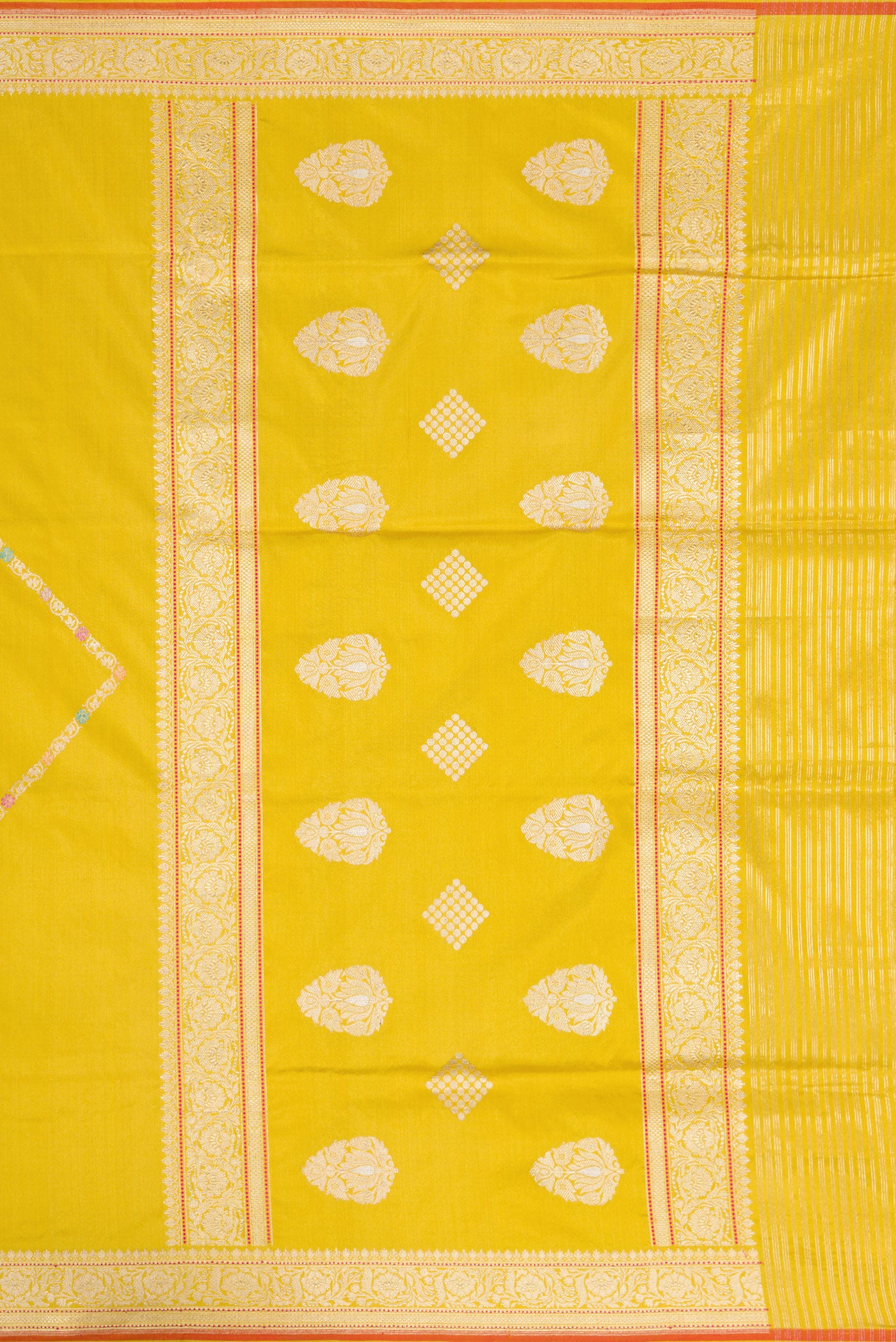 Close up image of the pallu of Mehandi Green Dual Tone Banarasi Silk Saree with Zari Butta on the body and Zari Border. 