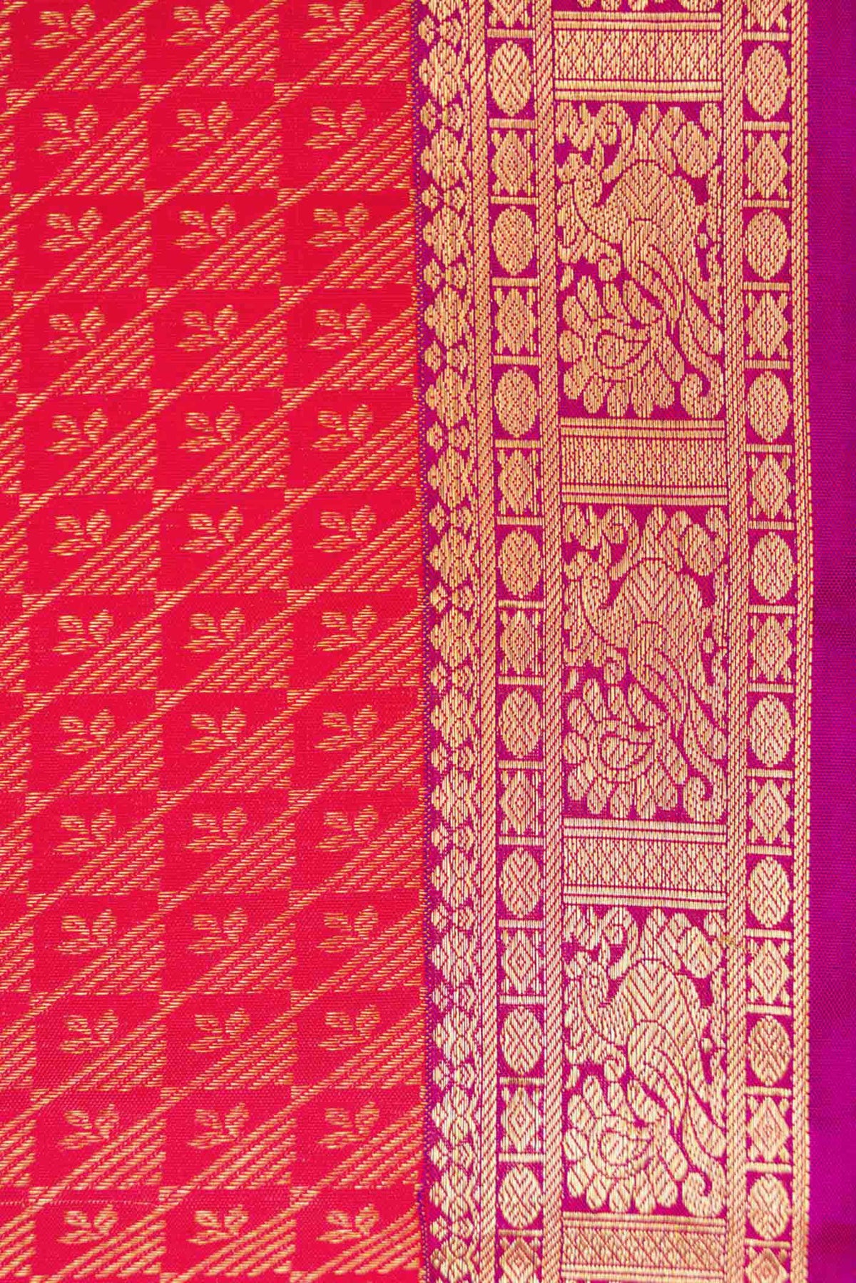 Border image of Pink Dual Tone Kanjivaram Silk Saree with Zari Brocade on the body and Zari Border. 