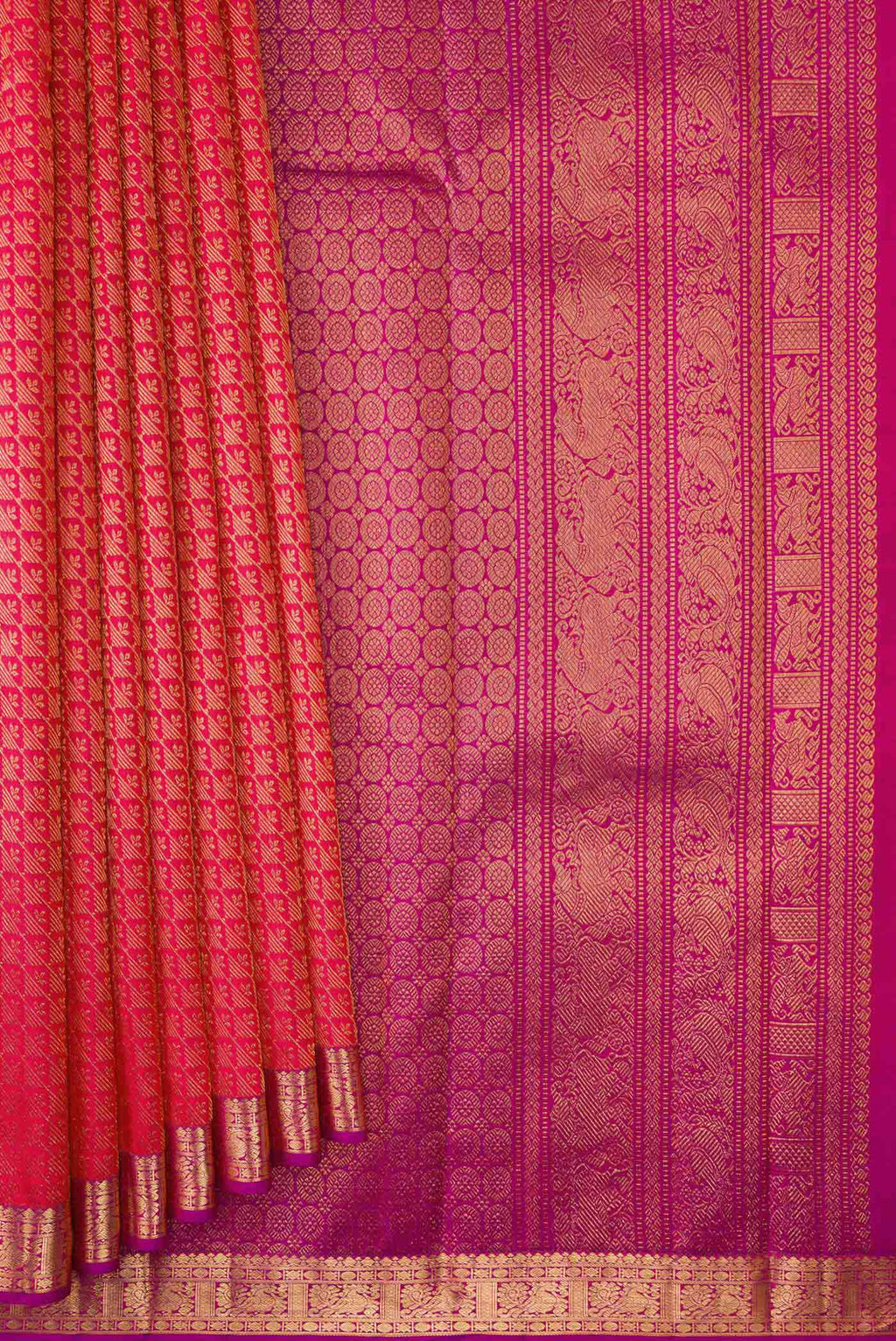 Pleats and pallu of Pink Dual Tone Kanjivaram Silk Saree with Zari Brocade on the body and Zari Border. 
