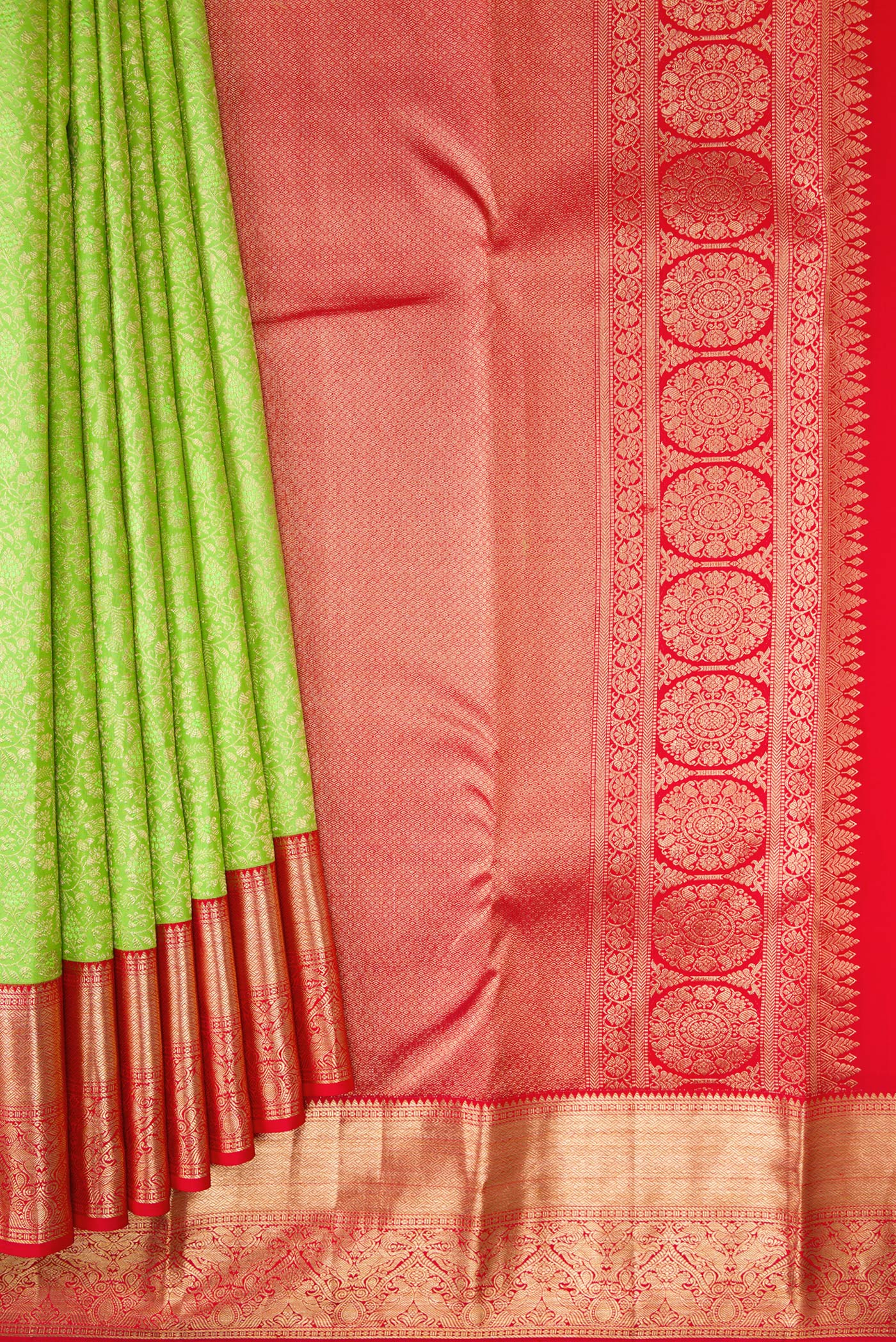 Pleats and pallu of Parrot Green Dual Tone Kanchipuram Silk Saree with Zari Brocade on the body and Zari Border. 