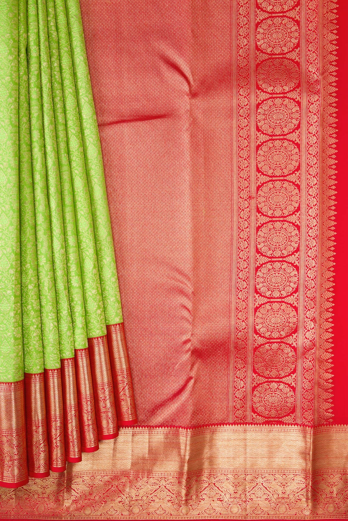 Pleats and pallu of Parrot Green Dual Tone Kanchipuram Silk Saree with Zari Brocade on the body and Zari Border. 