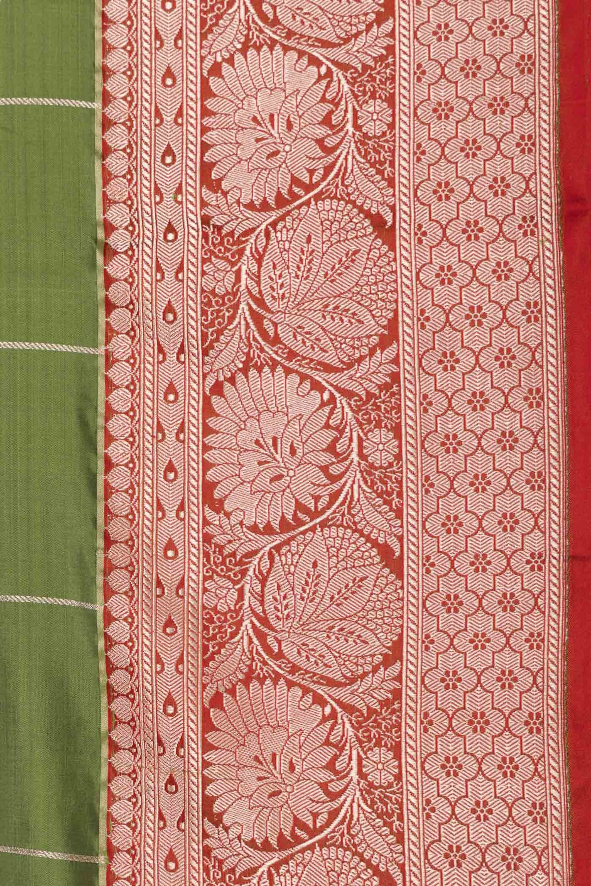 Border image of Green Dual Tone Banarasi Silk Saree Checked design on the body and Zari Border