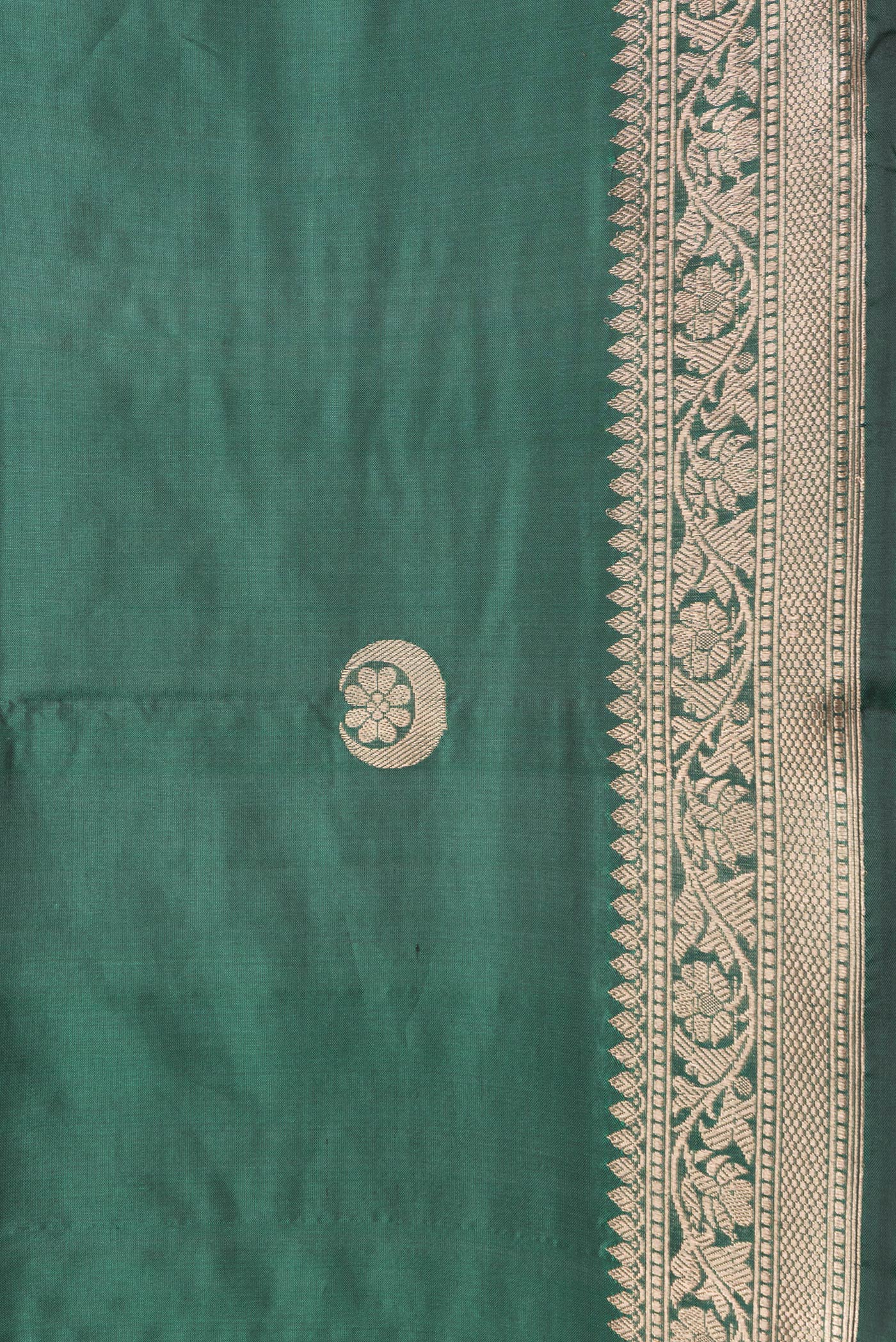 Border image of Bottle Green Dual Tone Banarasi Silk Saree with Zari Butta on the body and Zari Border. 