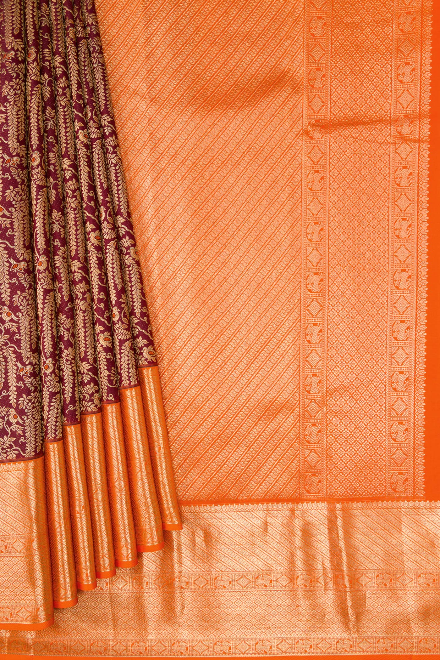 Pleats and pallu of Brown Dual Tone Kanchipuram Silk Saree with Zari Brocade on the body and Zari Border. 