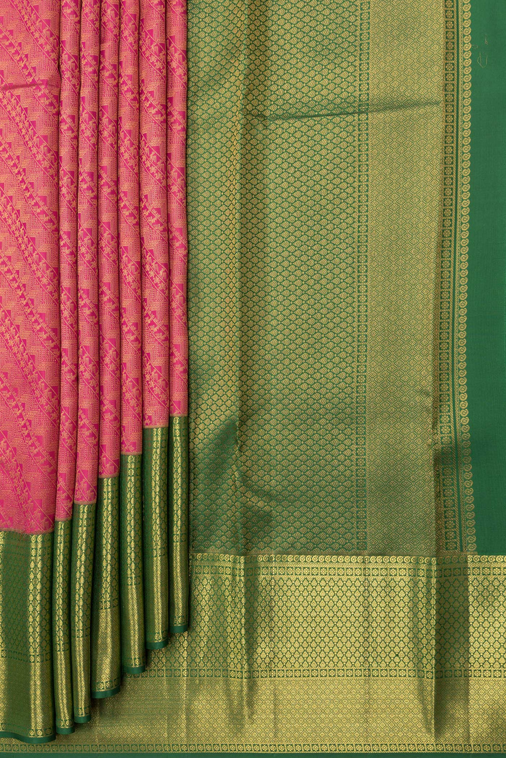 Pleats and pallu of Pink Dual Tone Kanchipuram Silk Saree with Zari Brocade on the body and Zari Border. 