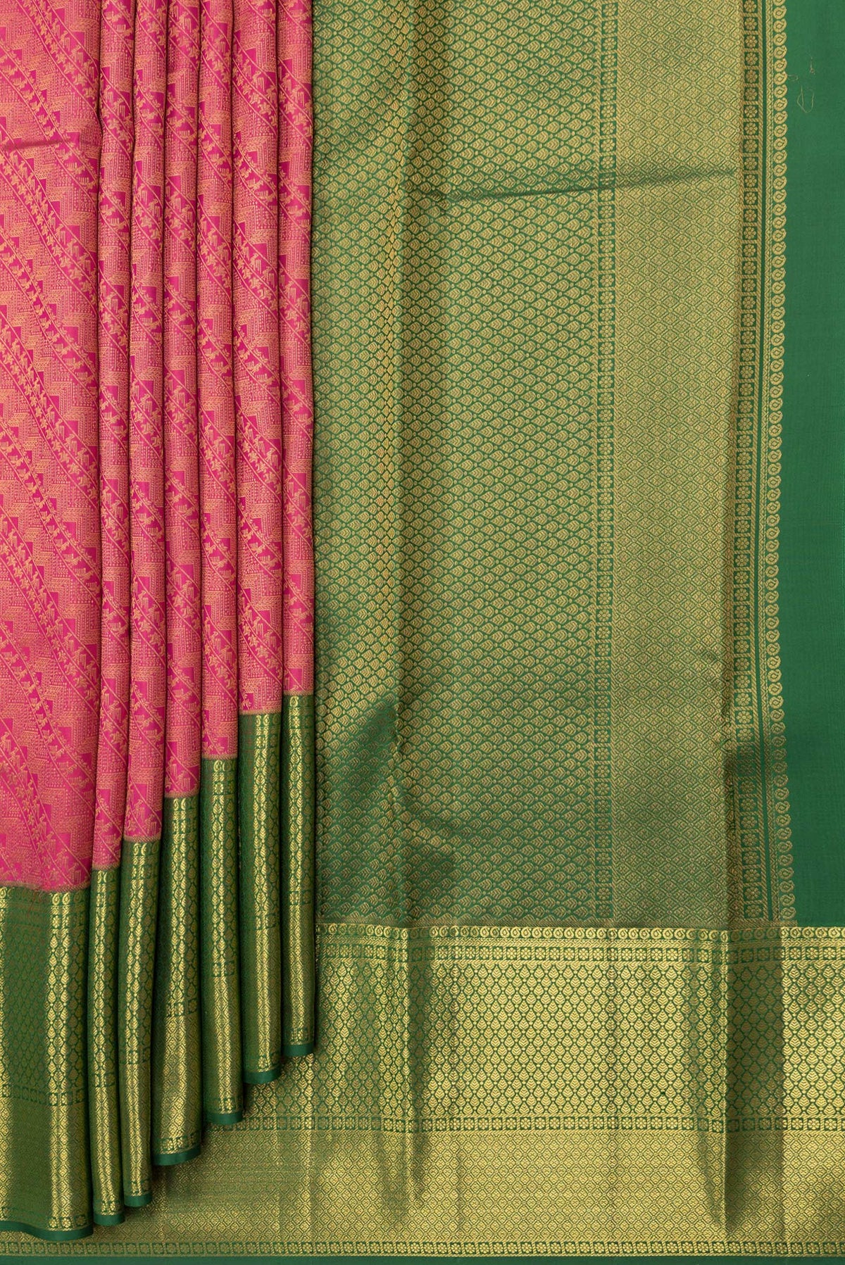 Pleats and pallu of Pink Dual Tone Kanchipuram Silk Saree with Zari Brocade on the body and Zari Border. 