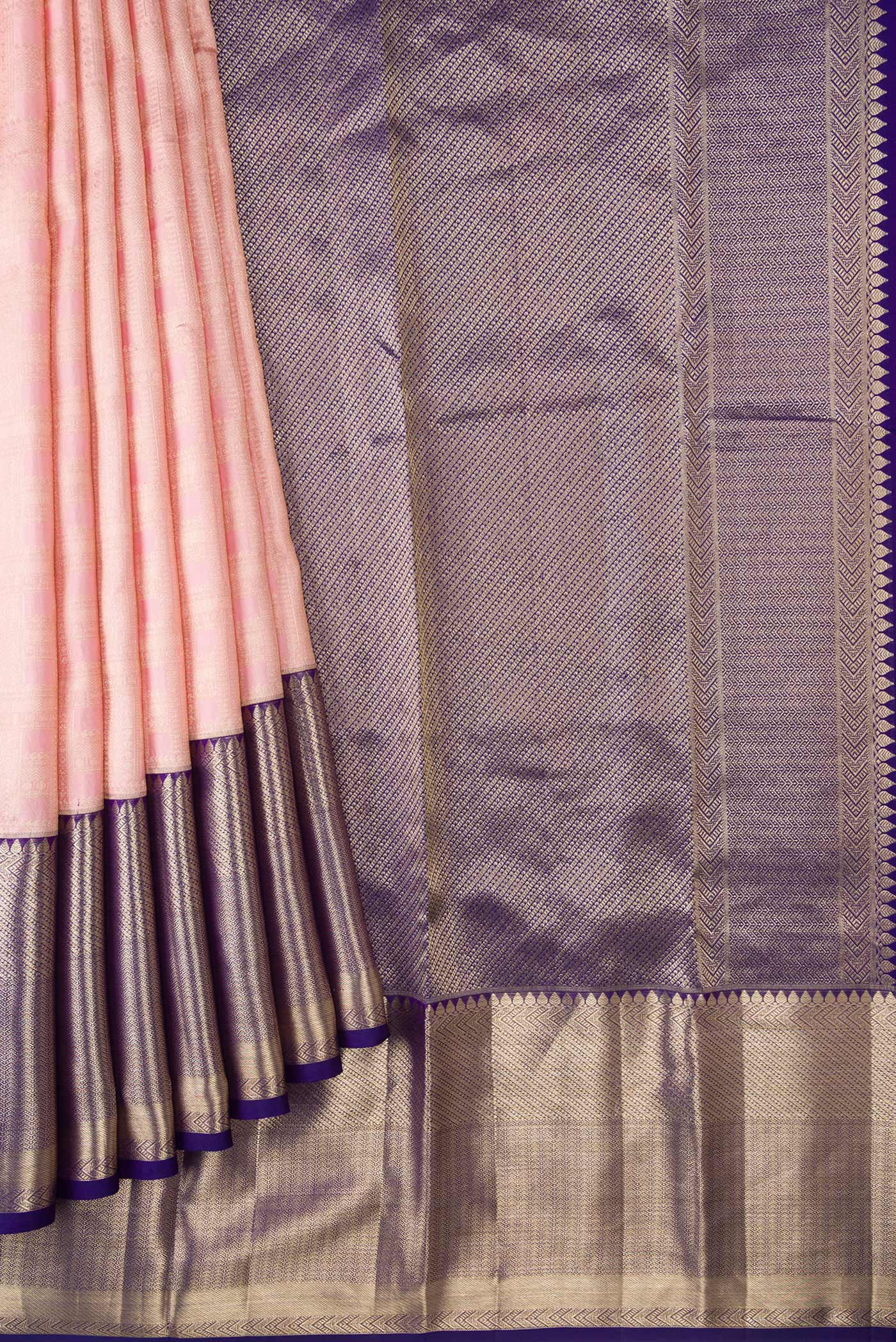 Pleats and pallu of Pink Dual Tone Kanchipuram Silk Saree with Zari Brocade on the body and Zari Border. 