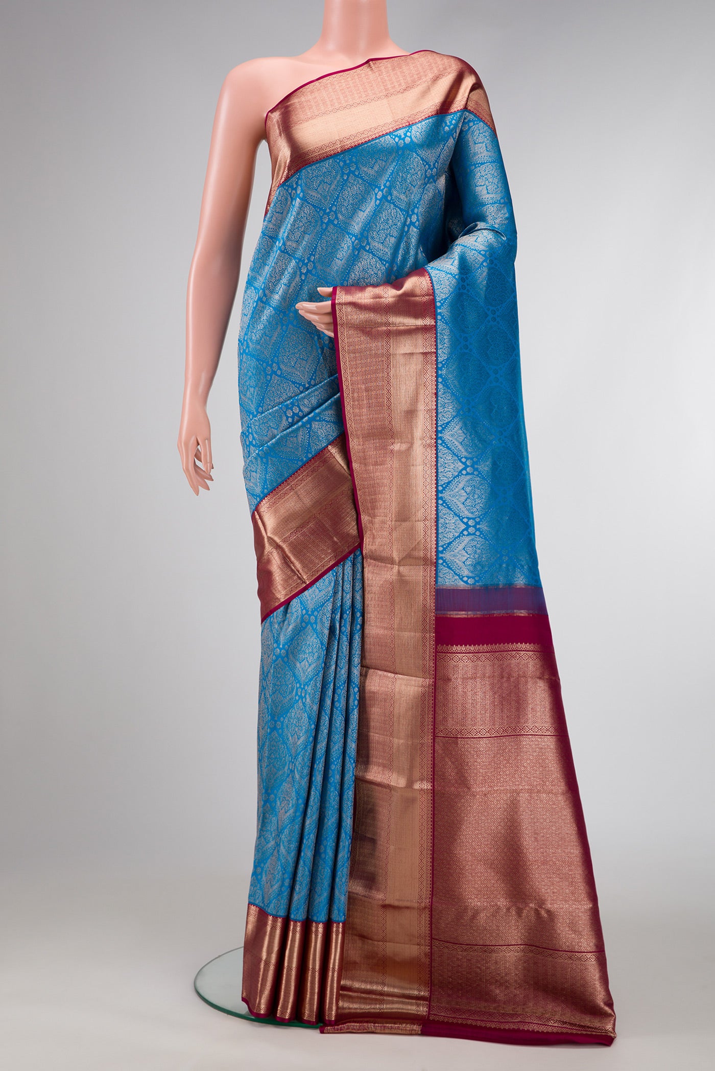 Sky Blue Dual Tone Kanchipuram Silk Saree with Zari Brocade on the body and Zari Border.  displayed on a mannequin