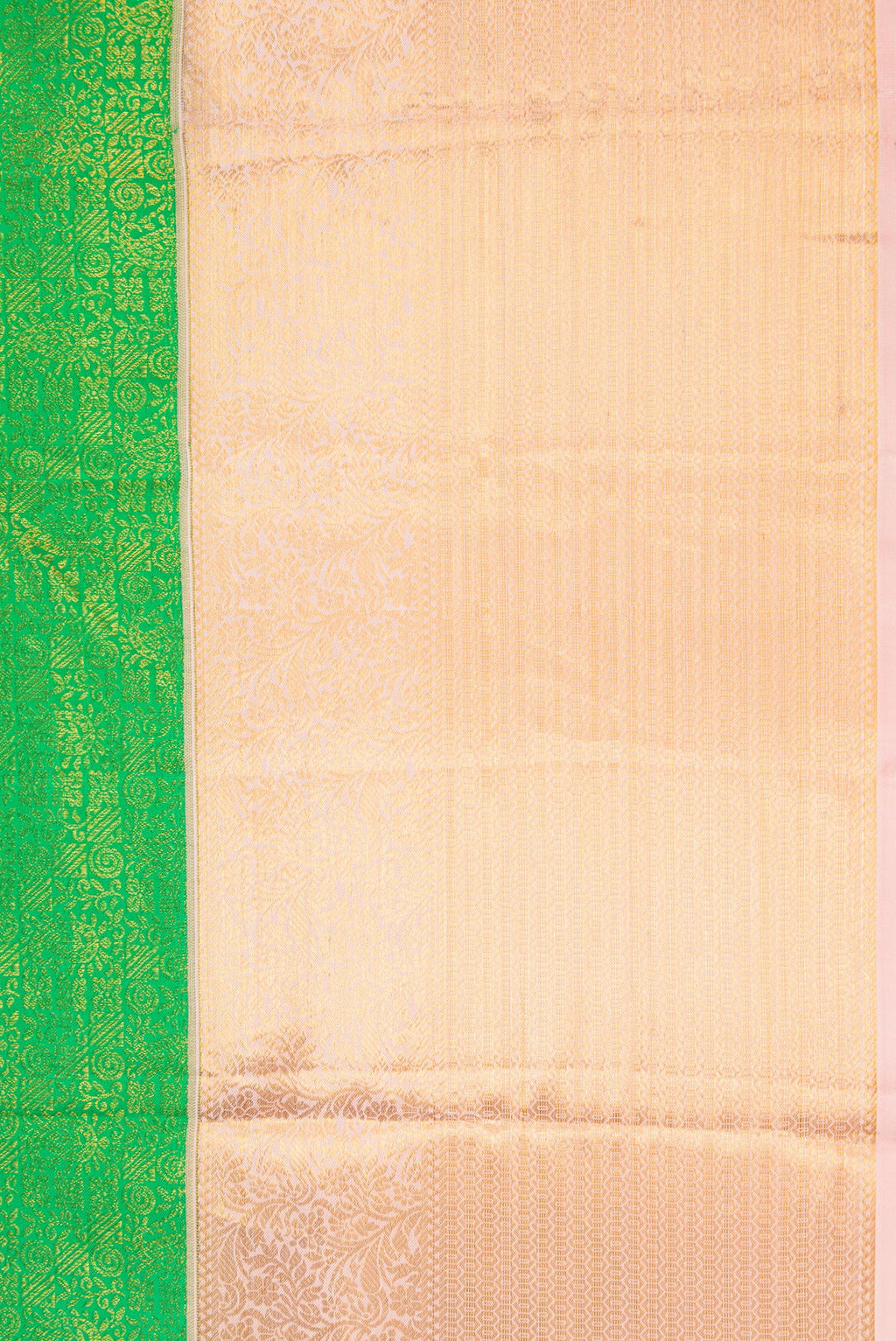 Border image of Parrot Green Dual Tone Kanchipuram Silk Saree with Zari Brocade on the body and Zari Border. 