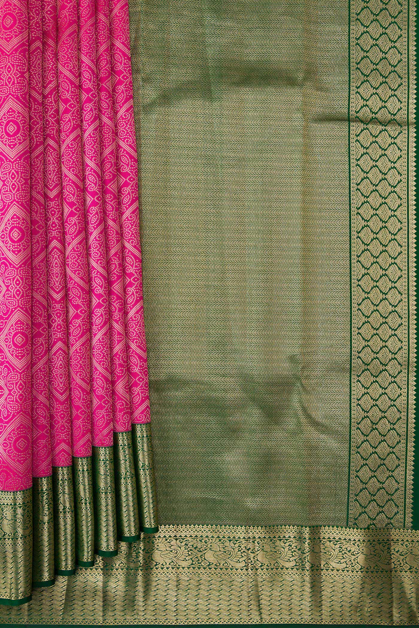 Pleats and pallu of Pink Dual Tone Kanjivaram Silk Saree with Zari Brocade on the body and Zari Border. 