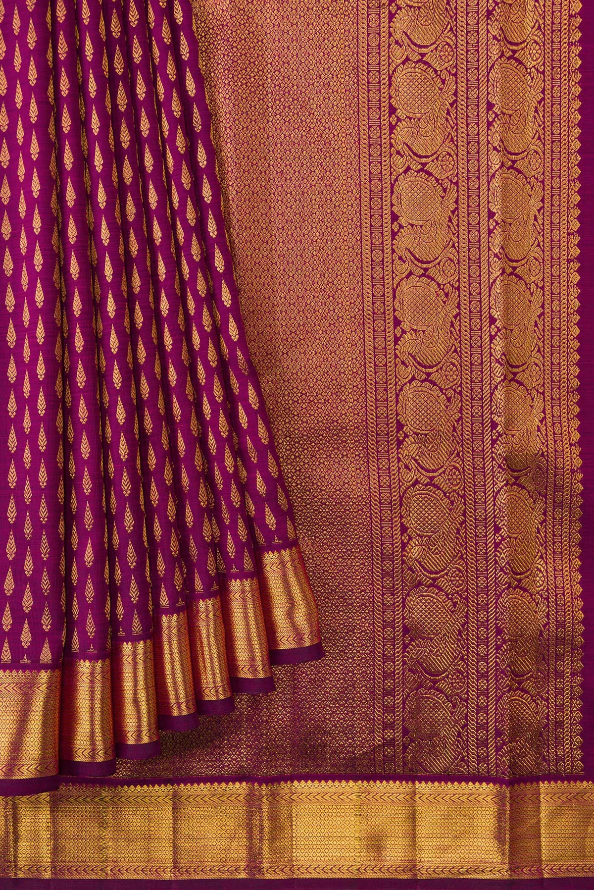 Pleats and pallu of Magenta Dual Tone Kanjivaram Silk Saree with Zari Brocade on the body and Zari Border. 