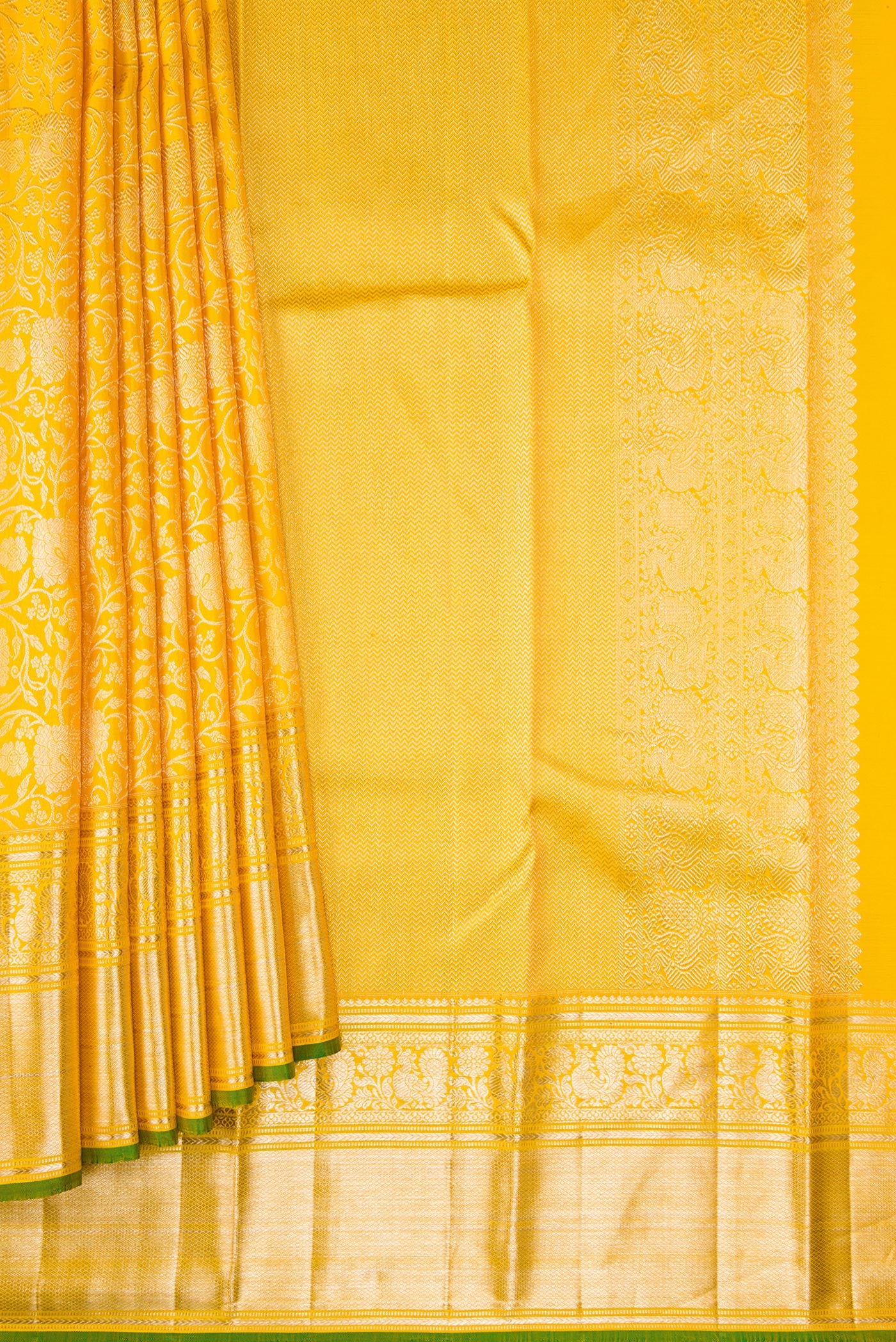 Pleats and pallu of Yellow Dual Tone Kanchipuram Silk Saree with Zari Brocade on the body and Zari Border. 