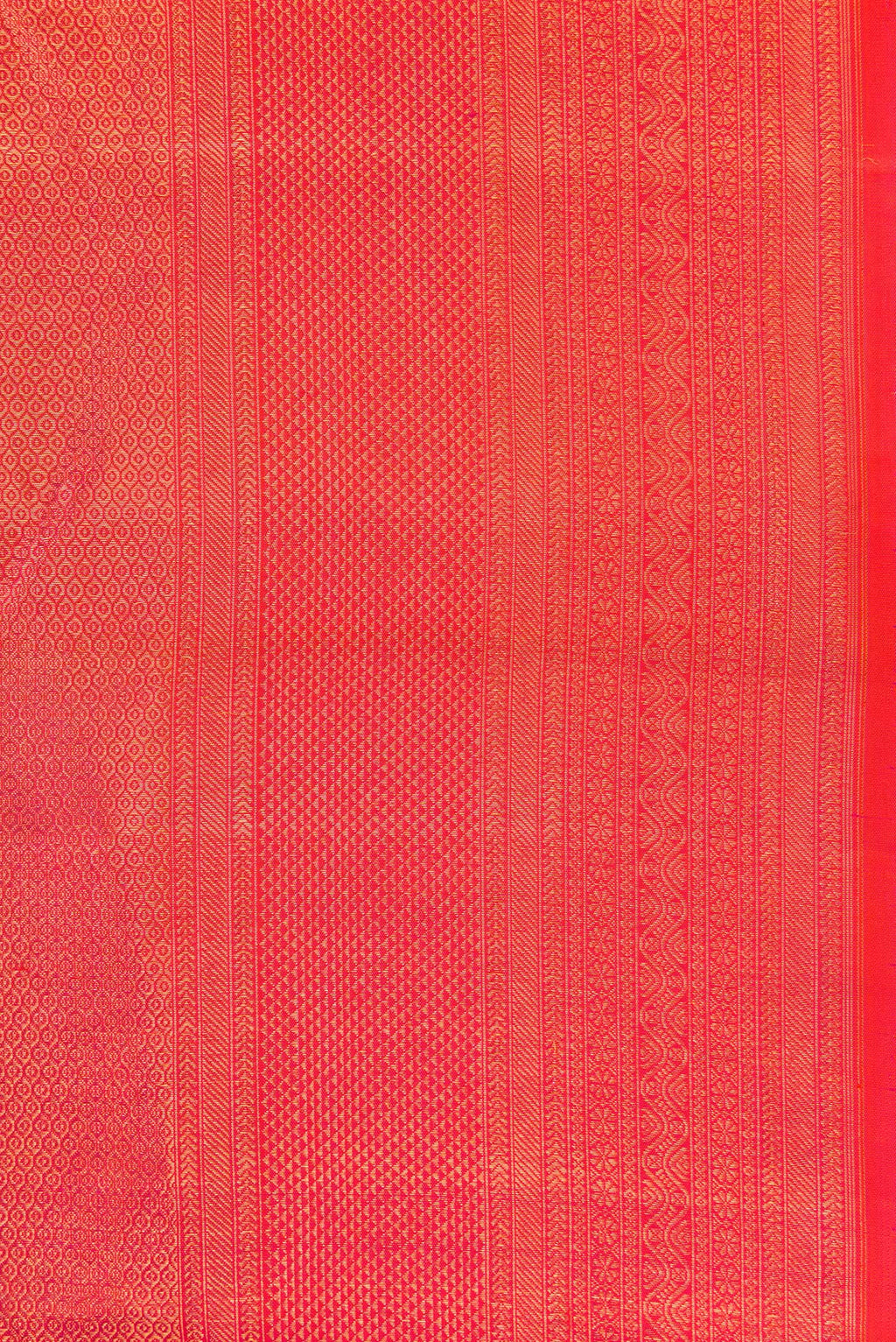 Border image of Coral Dual Tone Kanchipuram Silk Saree with Zari Brocade on the body and Zari Border. 