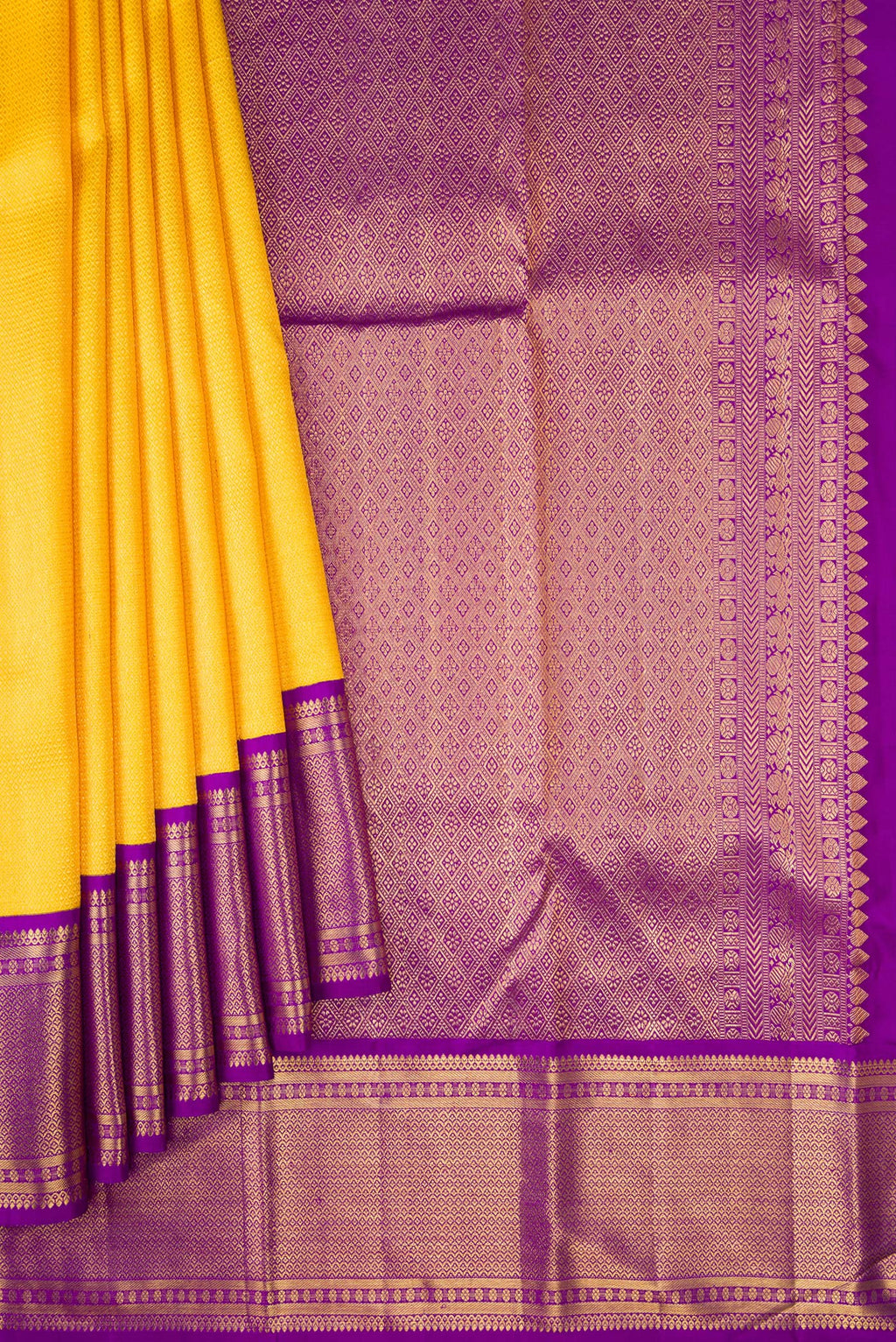 Pleats and pallu of Yellow Dual Tone Kanchipuram Silk Saree with Zari Brocade on the body and Zari Border. 