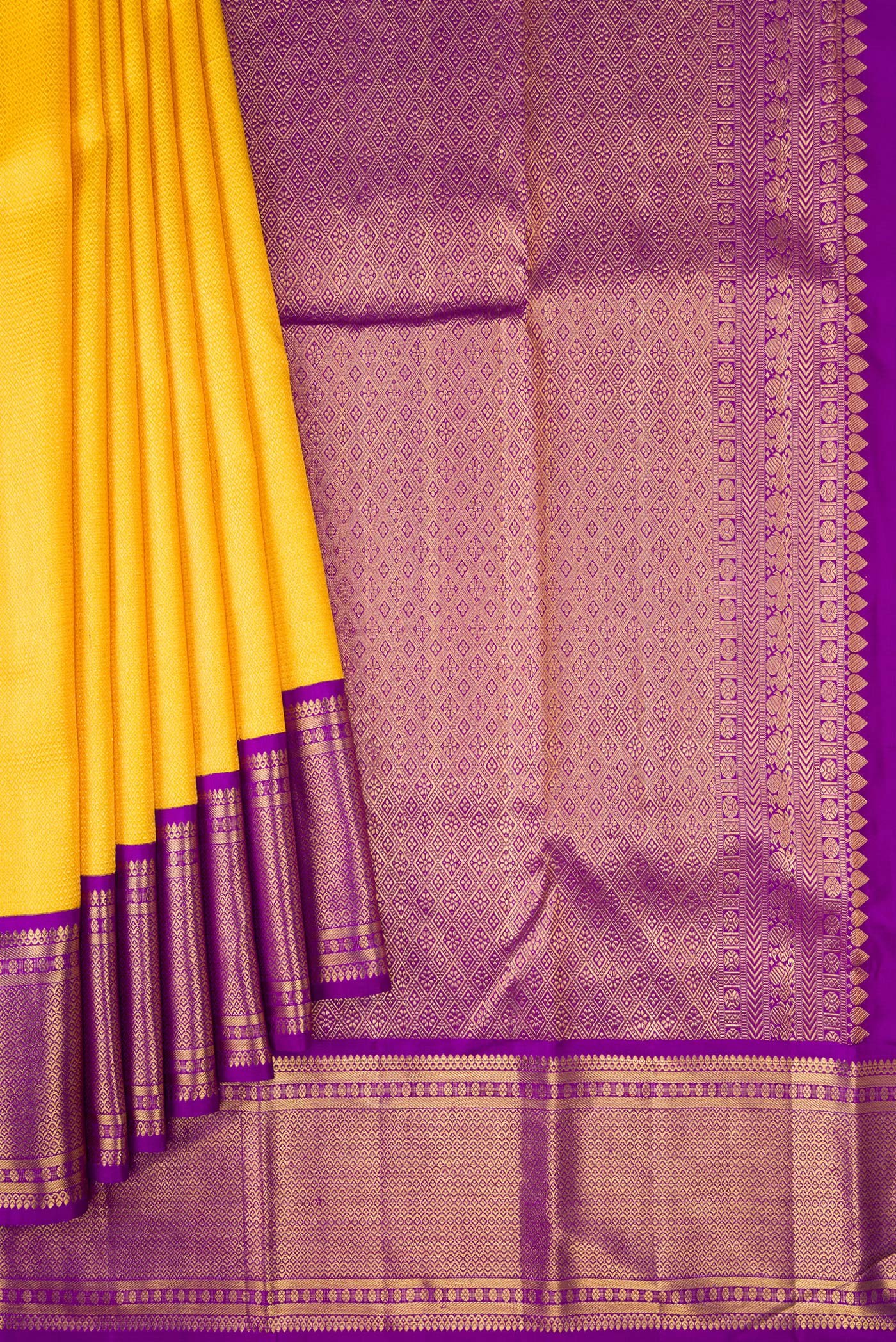 Pleats and pallu of Yellow Dual Tone Kanchipuram Silk Saree with Zari Brocade on the body and Zari Border. 
