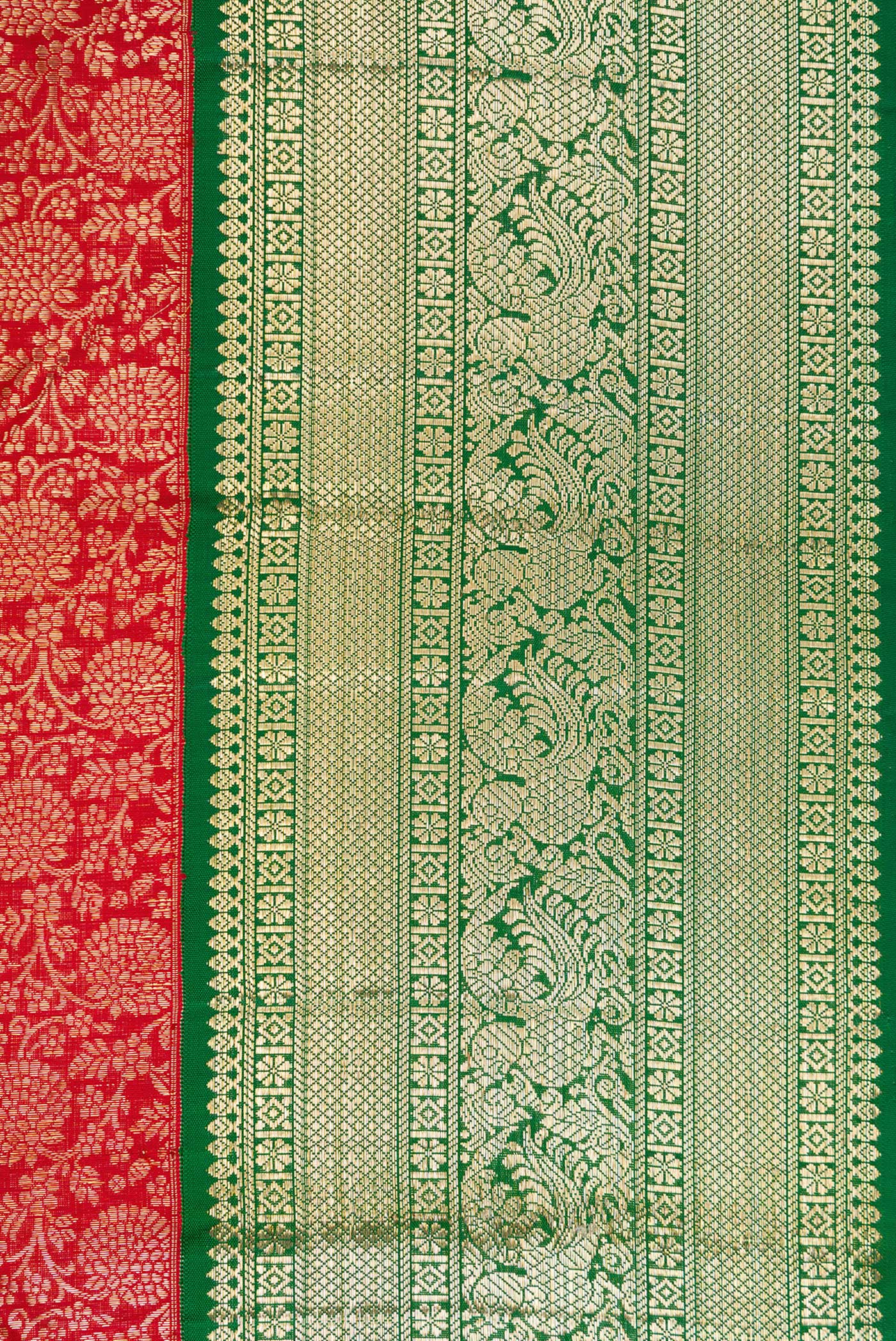 Border image of Maroon Dual Tone Kanchipuram Silk Saree with Zari Brocade on the body and Zari Border. 