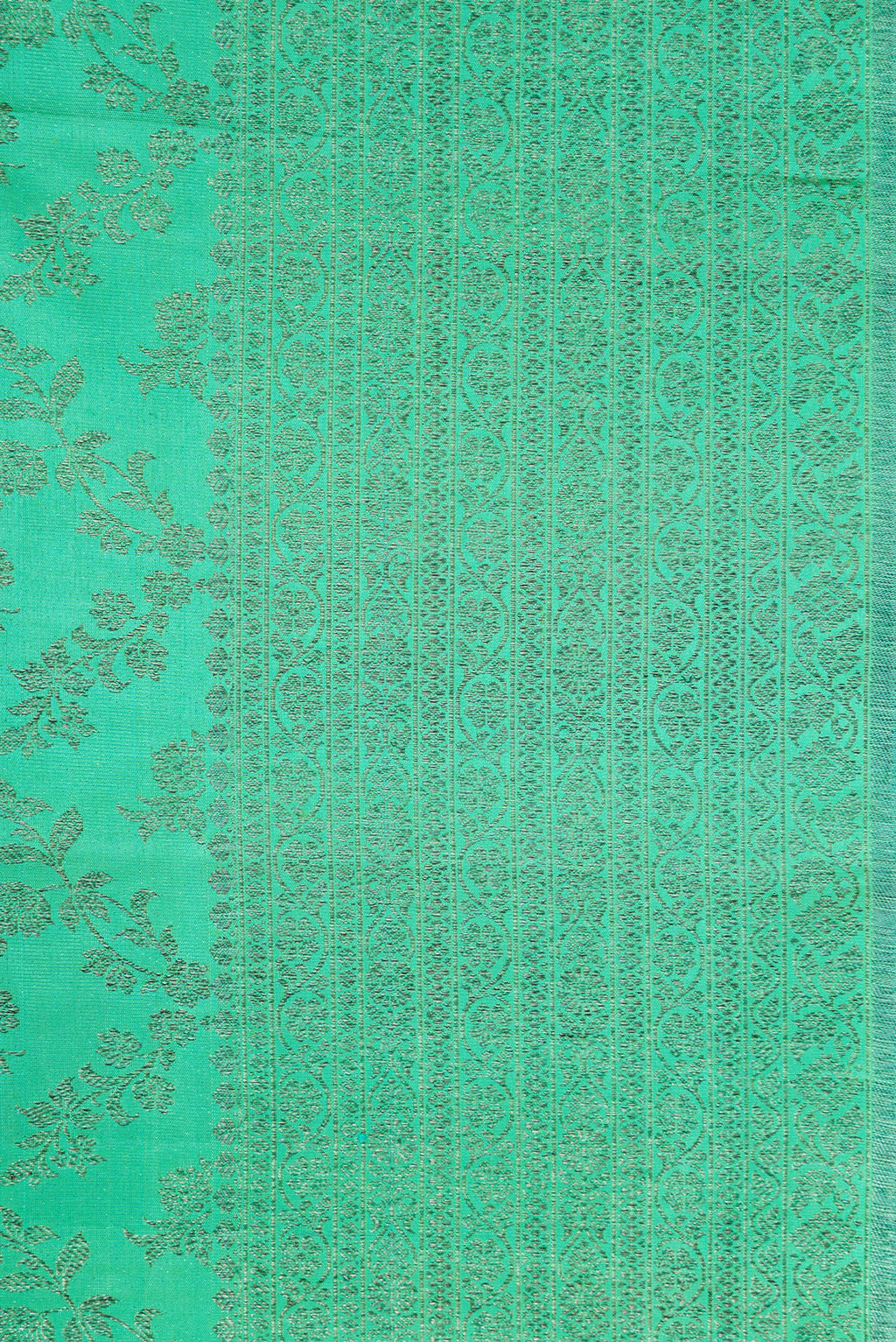 Border image of Sea Green Dual Tone Kanjivaram Silk Saree with Zari Brocade on the body and Zari Border. 
