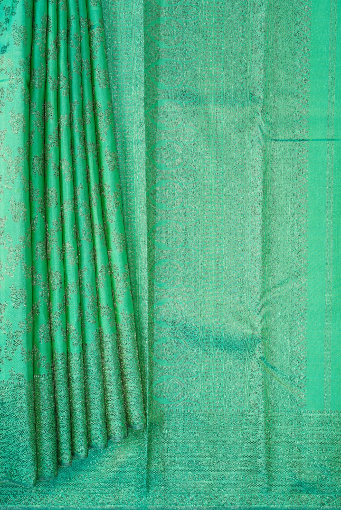 Pleats and pallu of Sea Green Dual Tone Kanjivaram Silk Saree with Zari Brocade on the body and Zari Border. 