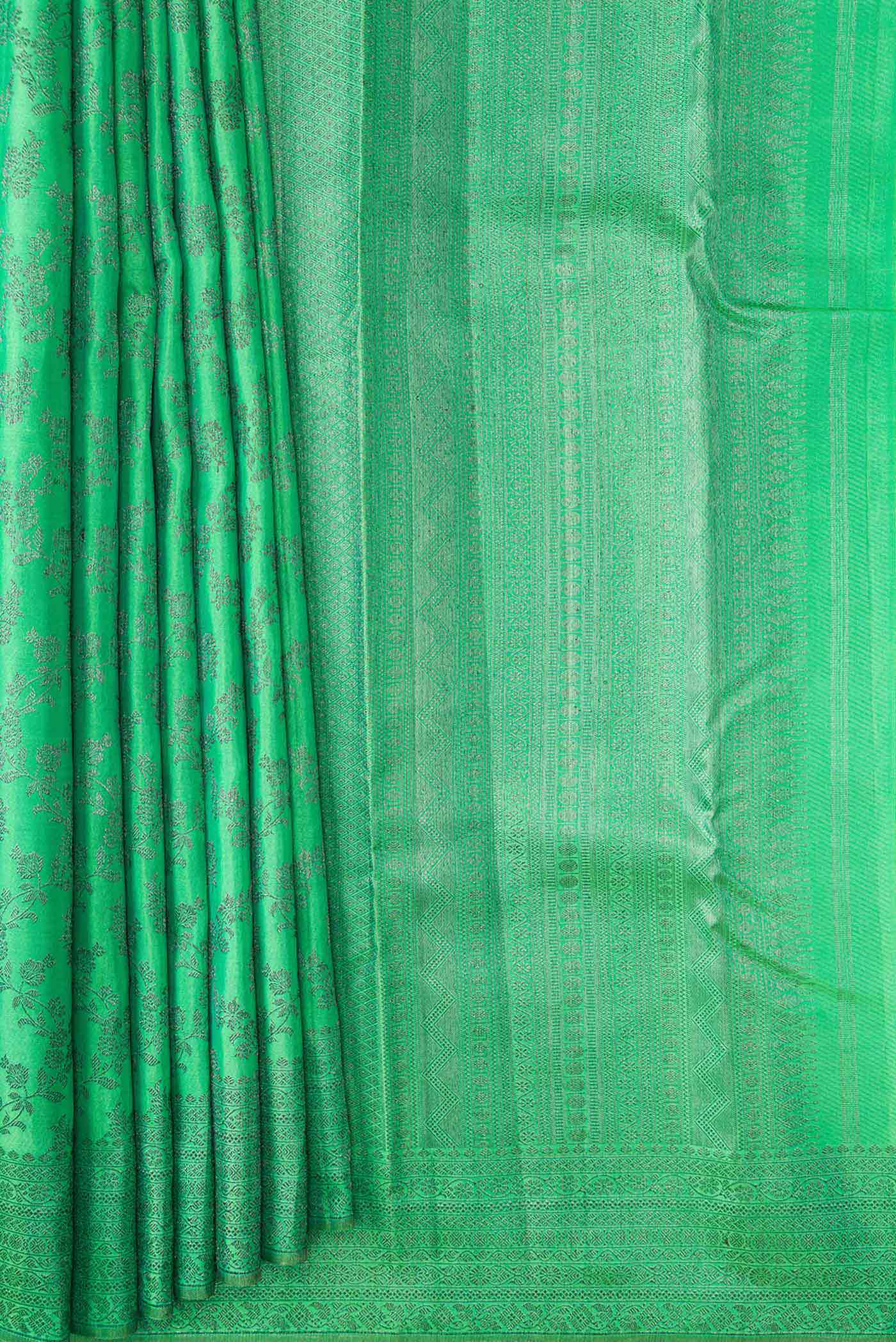 Pleats and pallu of Green Dual Tone Kanchipuram Silk Saree with Zari Brocade on the body and Zari Border