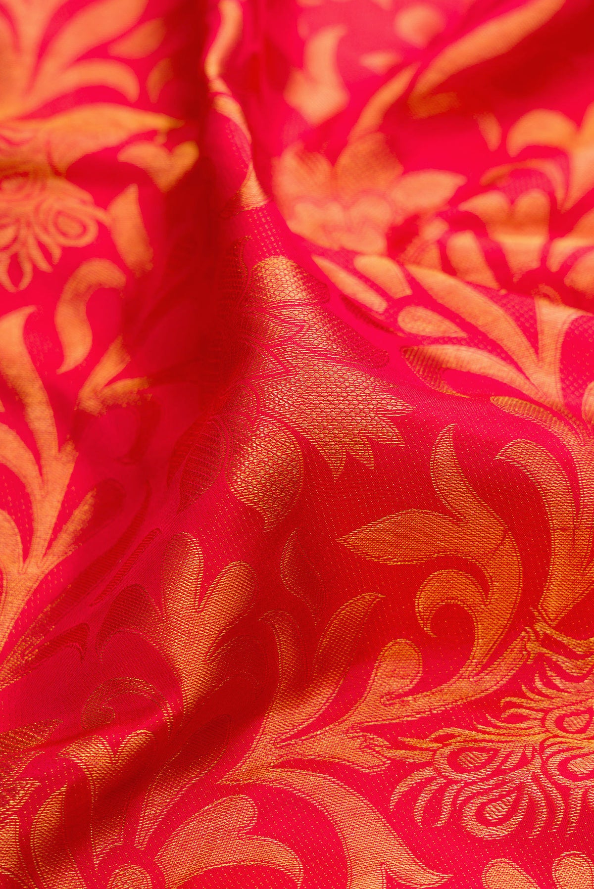 Close up of Dark Pink Dual Tone Kanchipuram Silk Saree with Zari Brocade on the body and Zari Border.  displaying folds