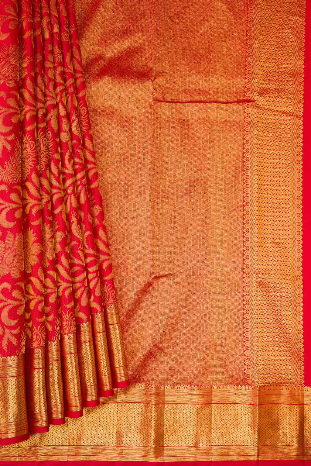 Pleats and pallu of Dark Pink Dual Tone Kanchipuram Silk Saree with Zari Brocade on the body and Zari Border. 