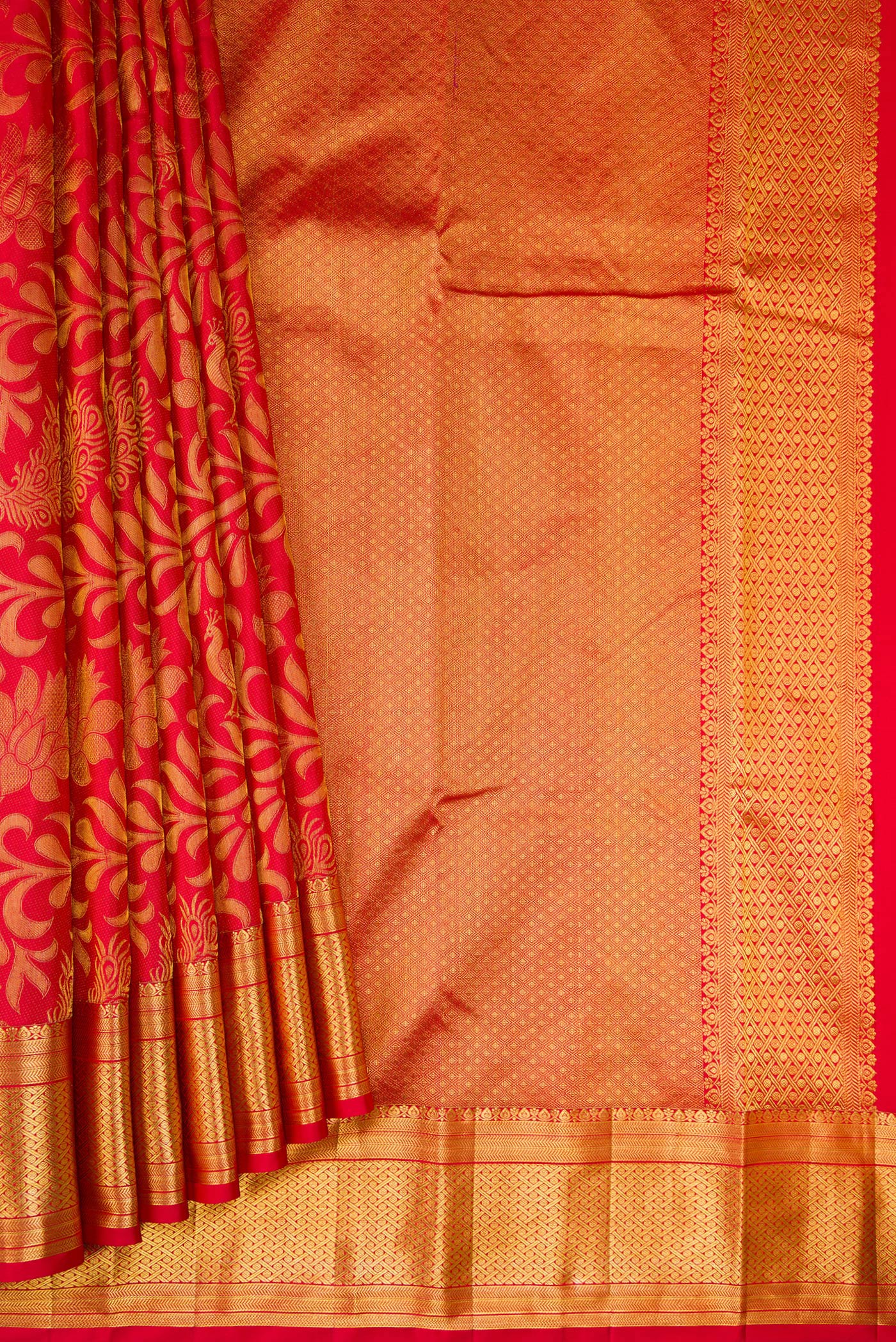 Pleats and pallu of Dark Pink Dual Tone Kanchipuram Silk Saree with Zari Brocade on the body and Zari Border. 