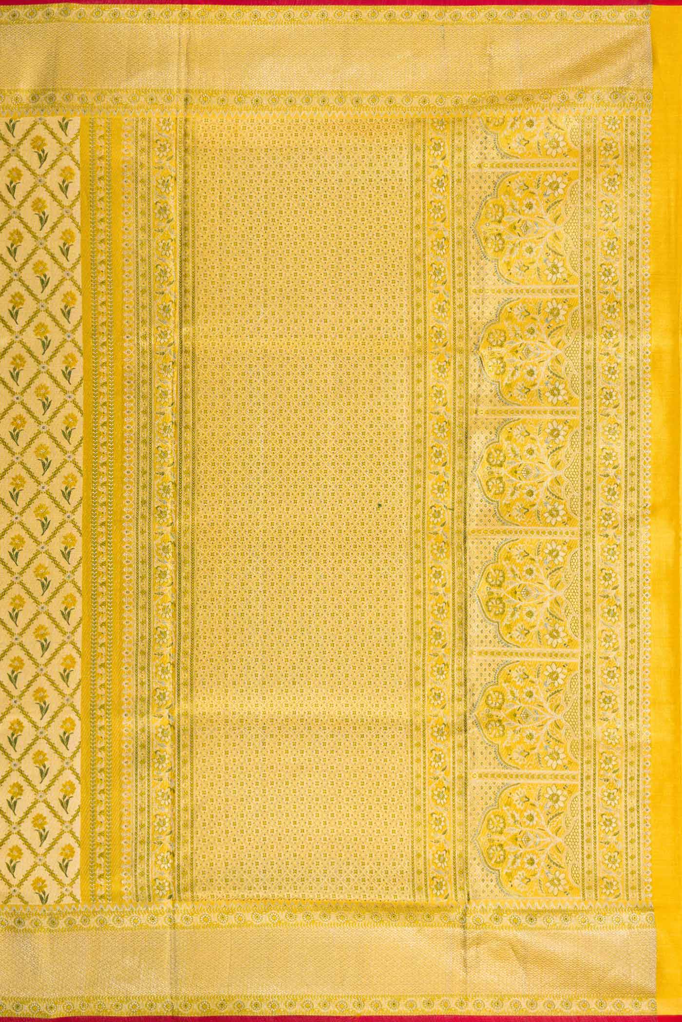 Close up image of the pallu of Gold Dual Tone Kanjivaram Tissue Silk Saree with Zari Brocade on the body and Zari Border. 