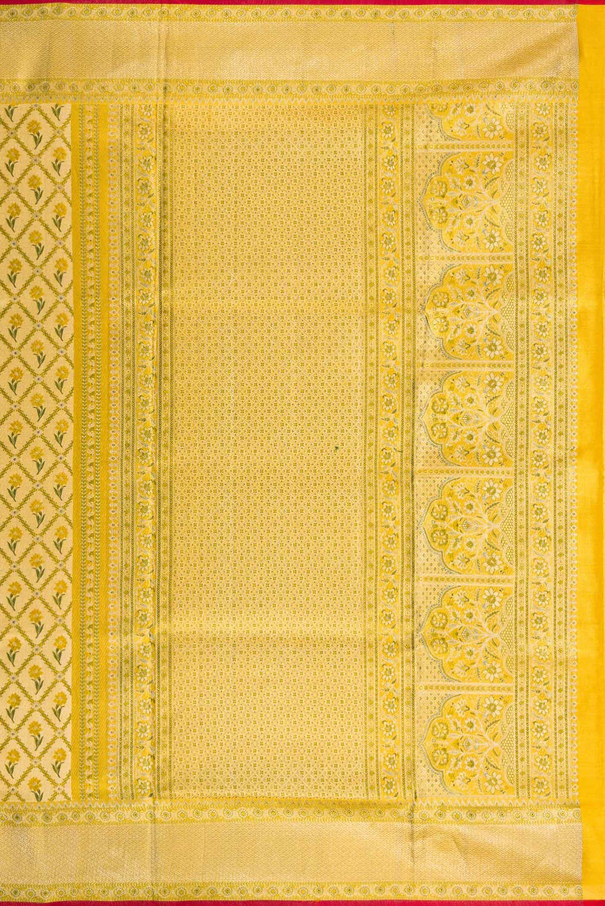 Close up image of the pallu of Gold Dual Tone Kanjivaram Tissue Silk Saree with Zari Brocade on the body and Zari Border. 