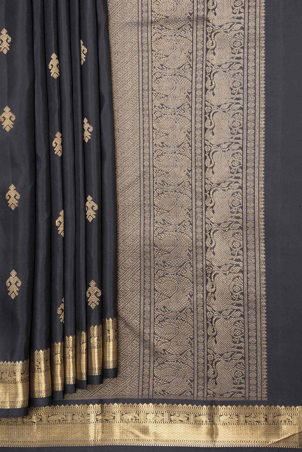 Pleats and pallu of Pure Silk Pure Zari Black Dual Tone Kanchipuram Saree with Zari Butta on the body and Zari Border