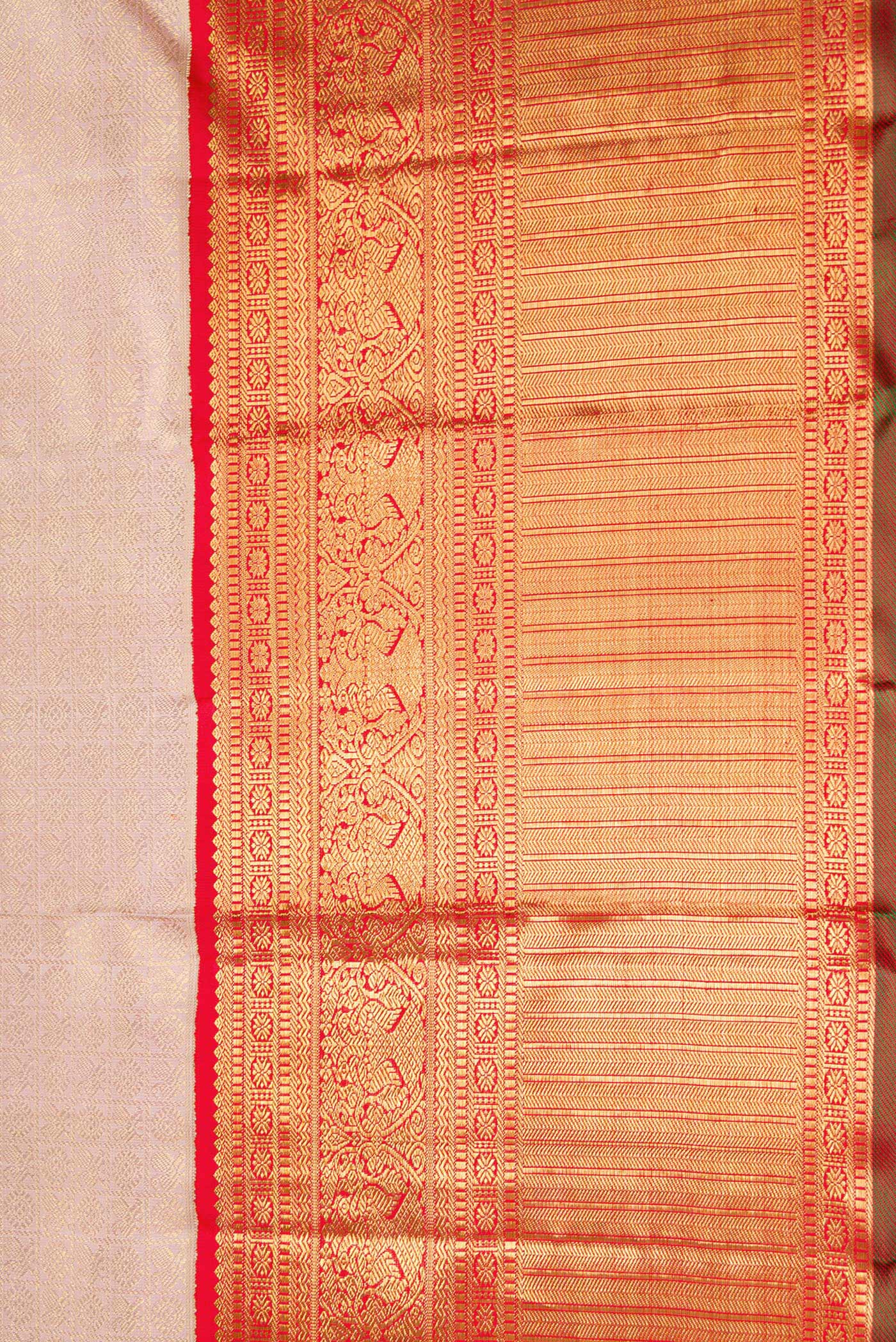 Border image of Pure Silk Pure Zari Rose Gold Dual Tone Kanjivaram Saree with Zari Brocade on the body and Zari Border. 