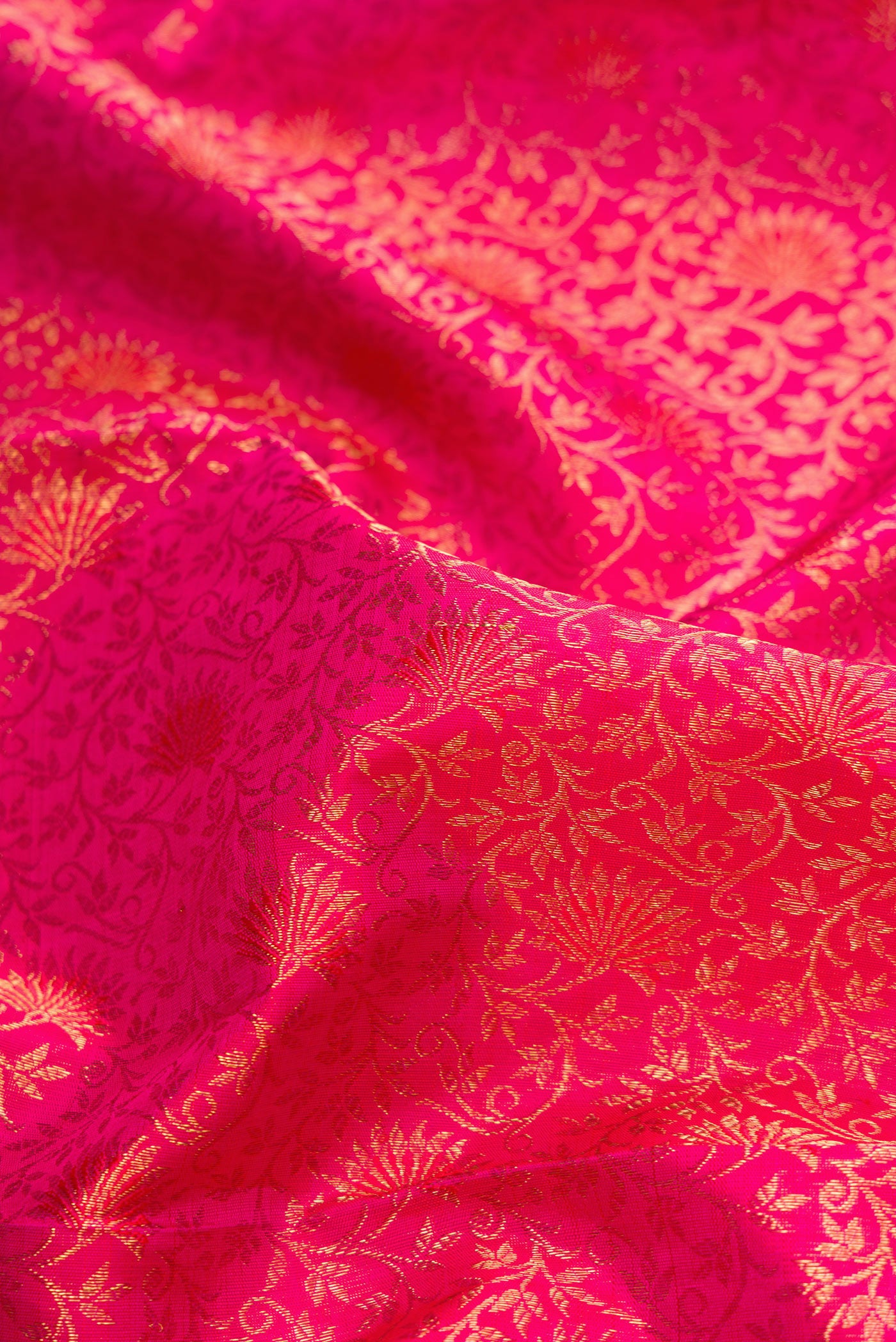 Close up of Pure Silk Pure Zari Pink Dual Tone Kanjivaram Saree with Zari Brocade on the body and Zari Border.  displaying folds
