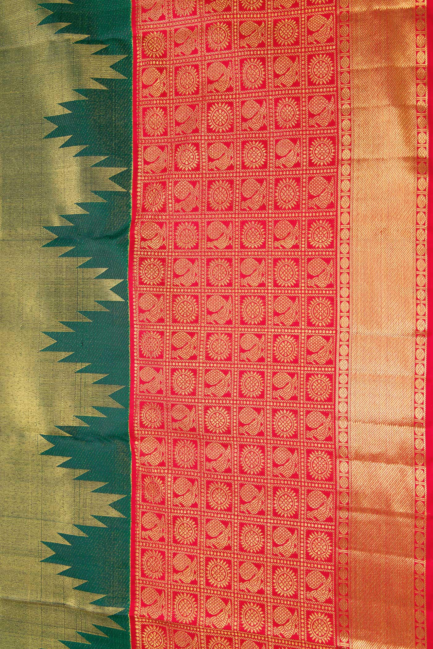 Border image of Pure Silk Pure Zari Bottle Green Dual Tone Kanjivaram Saree with Zari Brocade on the body and Fancy Border. 